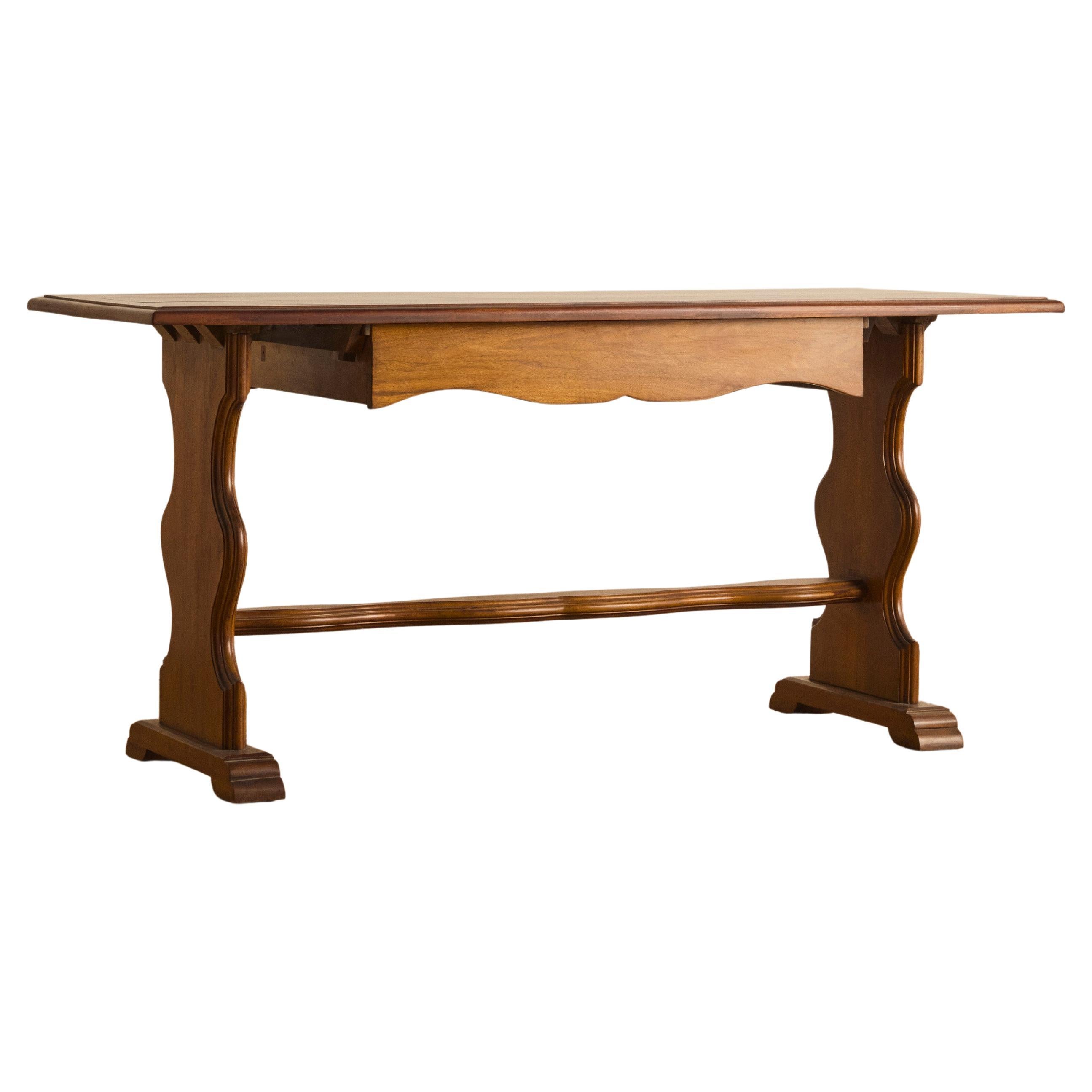 Mahogany Scalloped Trestle Base Console Table im Angebot