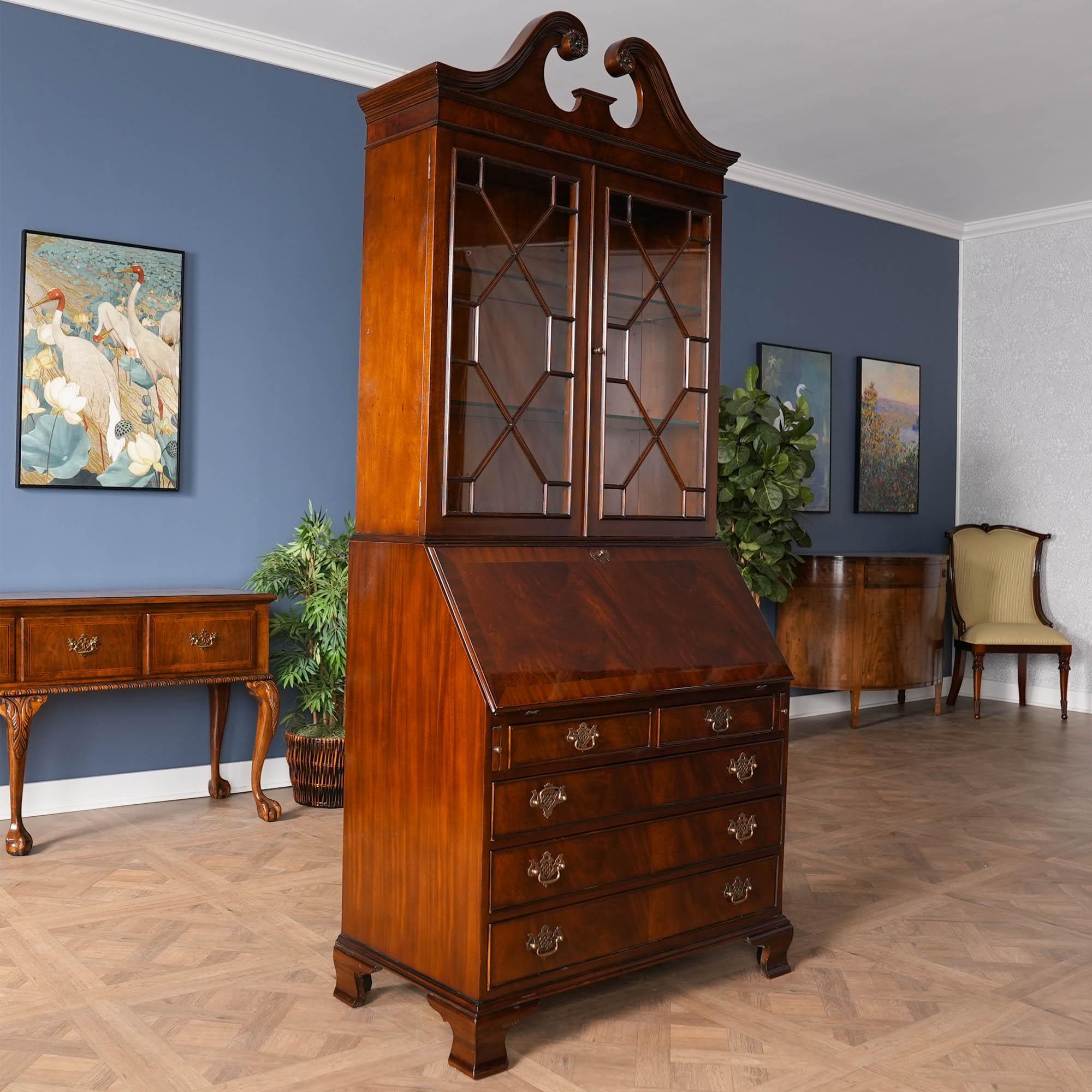 Renaissance Bureau secrétaire en acajou en vente