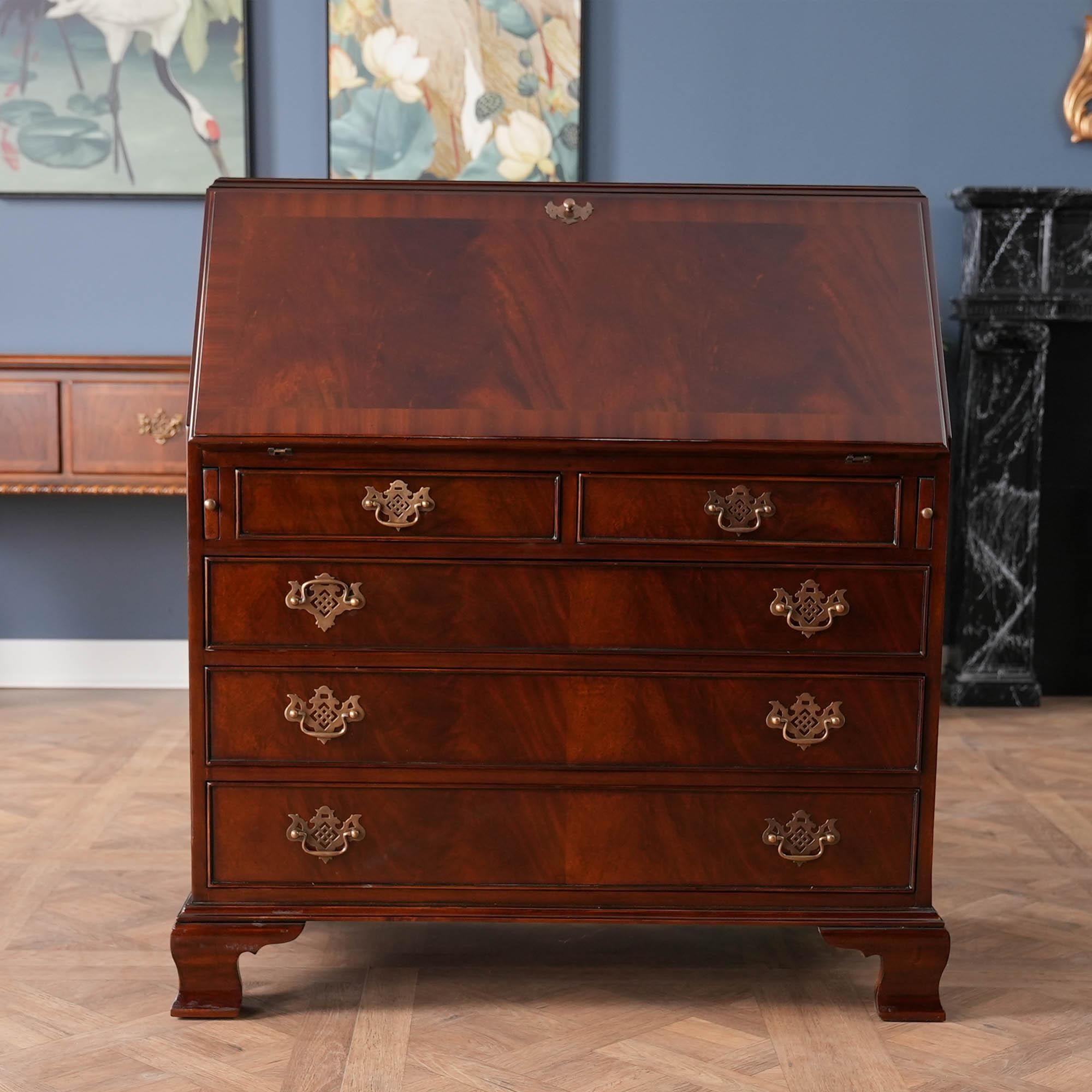 Bureau secrétaire en acajou Neuf - En vente à Annville, PA