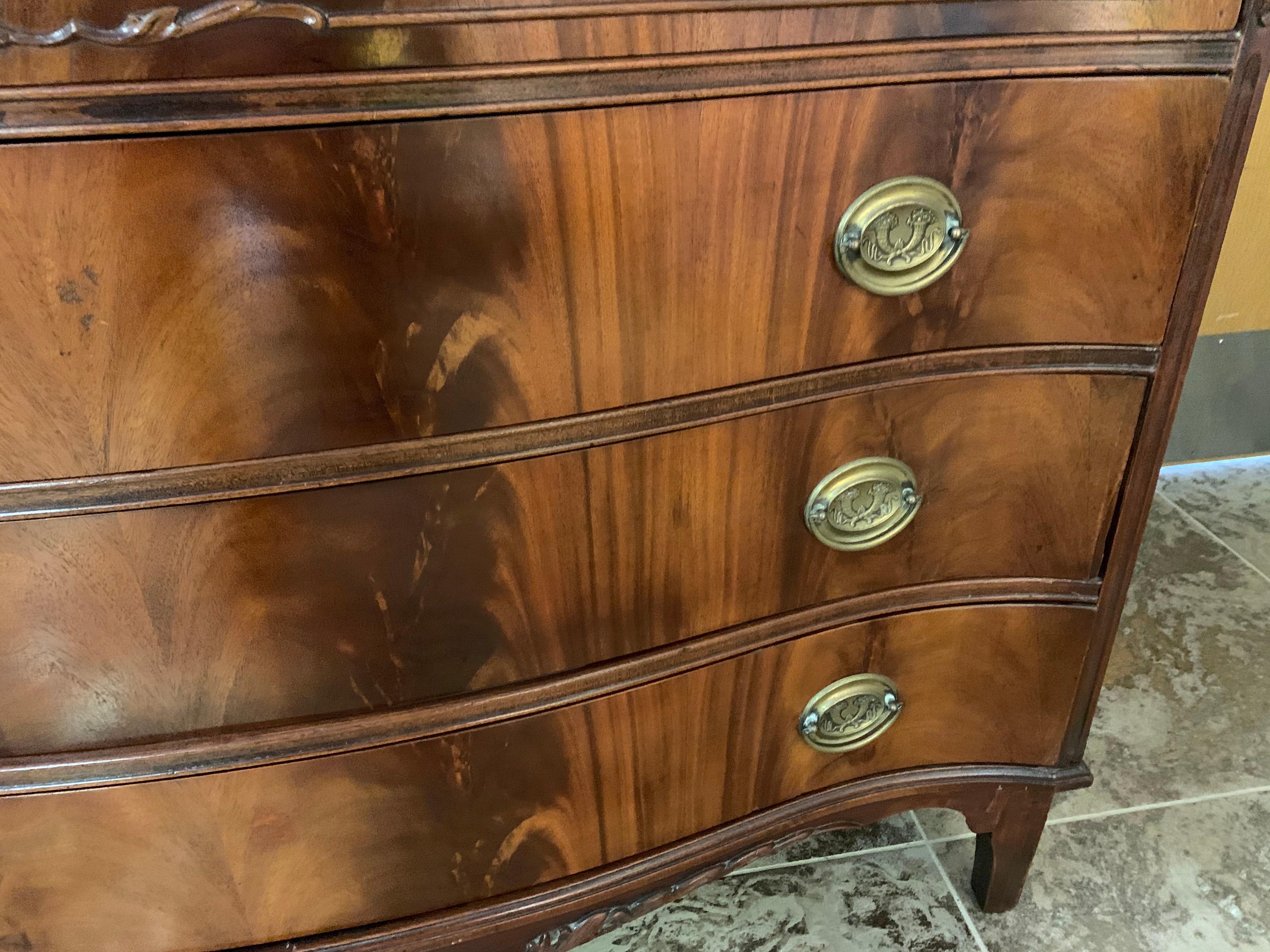 American Mahogany Serpentine Four-Drawer Dresser Chest of Drawers Commode