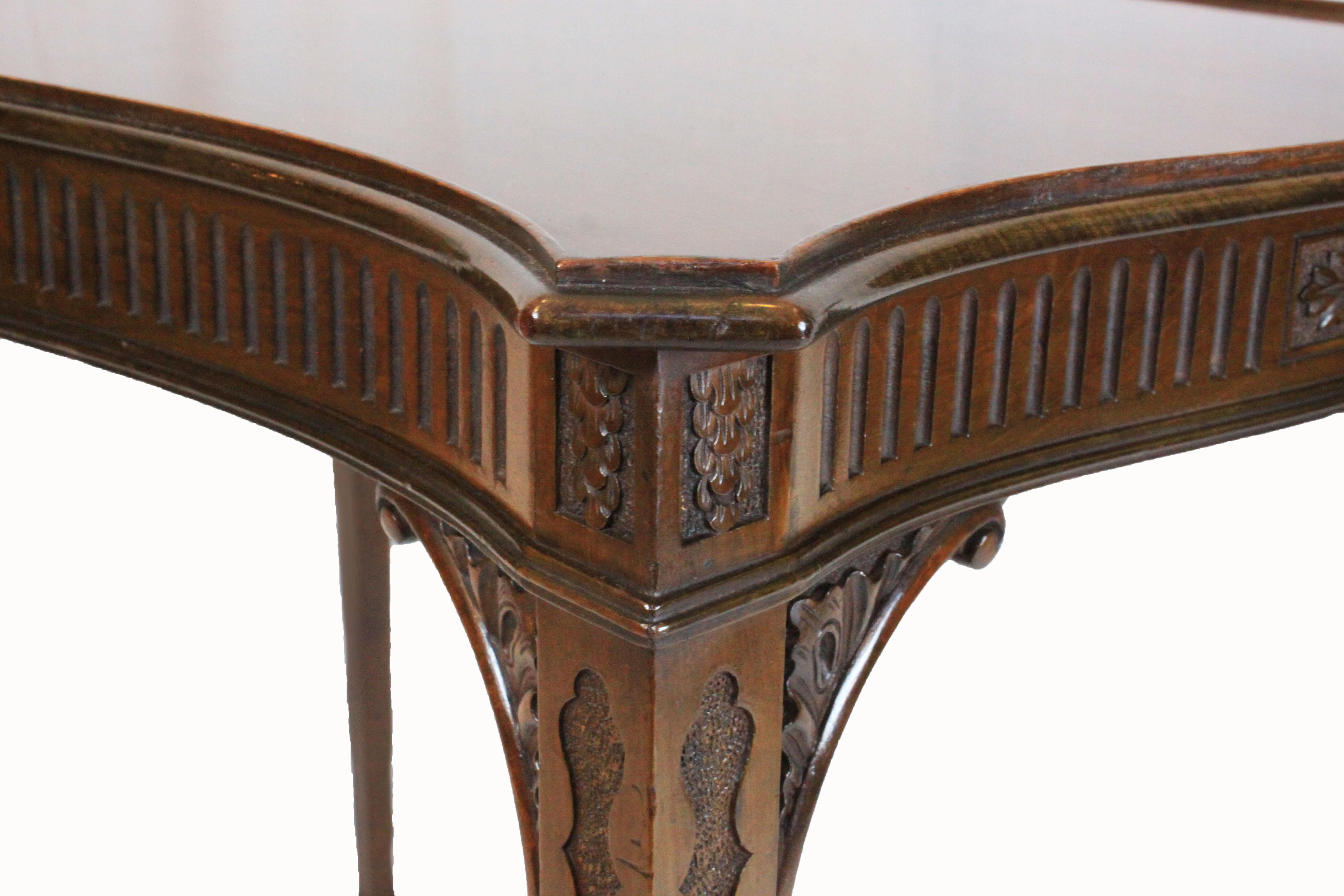 Mahogany Serpentine Silver Table For Sale 1