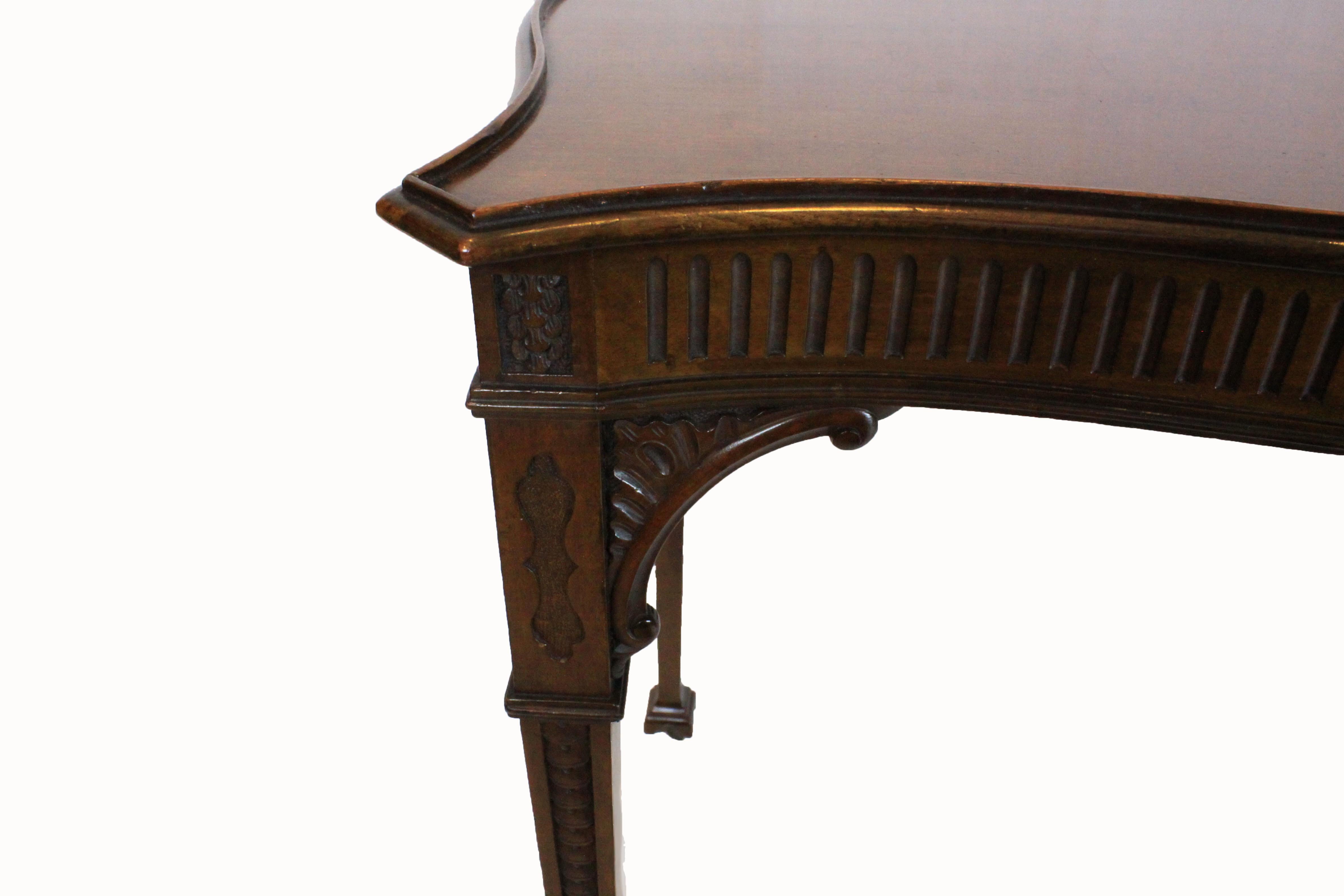 Table d'argent serpentine en acajou en vente 2