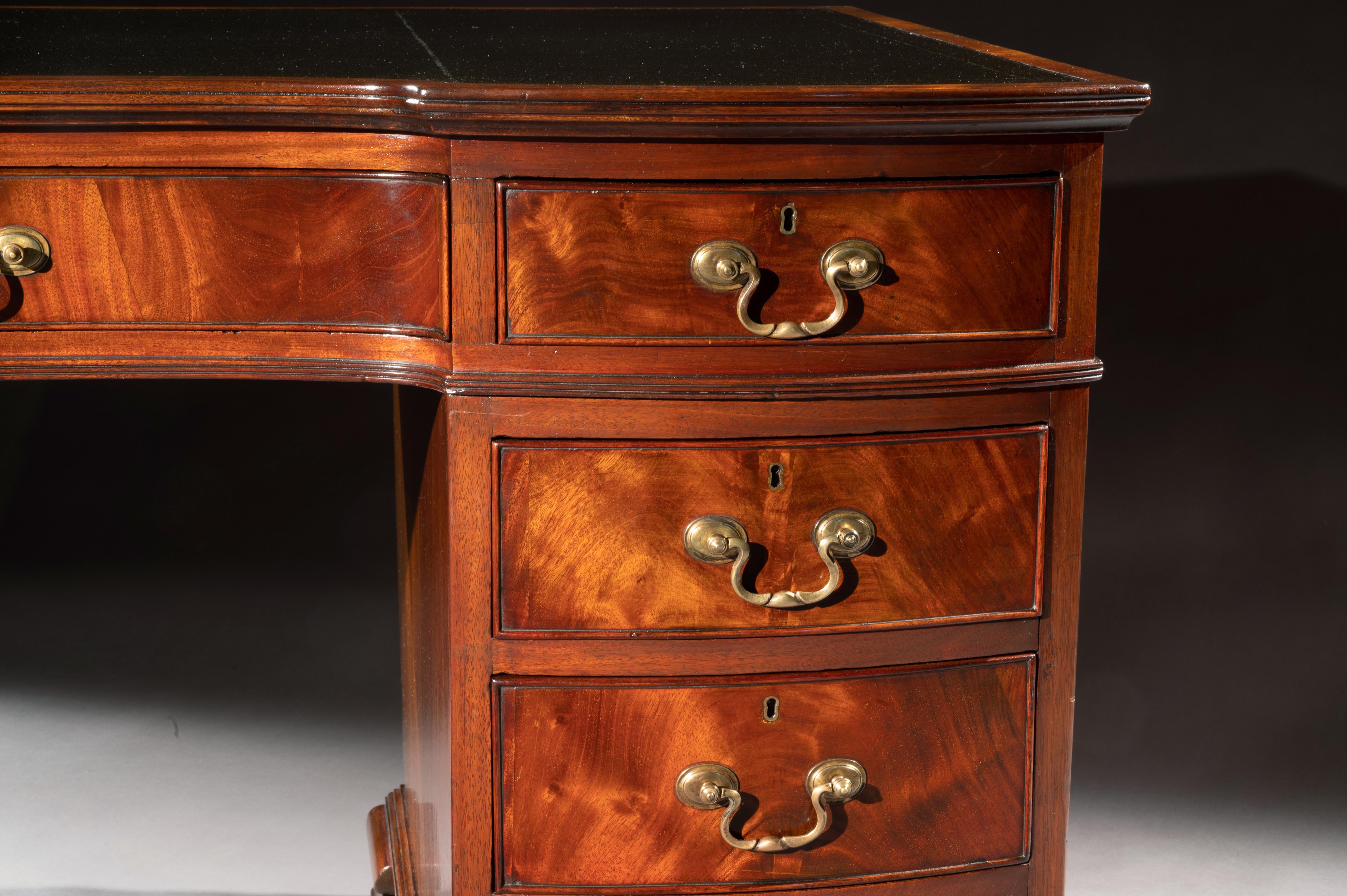 Mahogany Shaped Pedestal Desk by S & H Jewel of Holborn In Good Condition In Benington, Herts