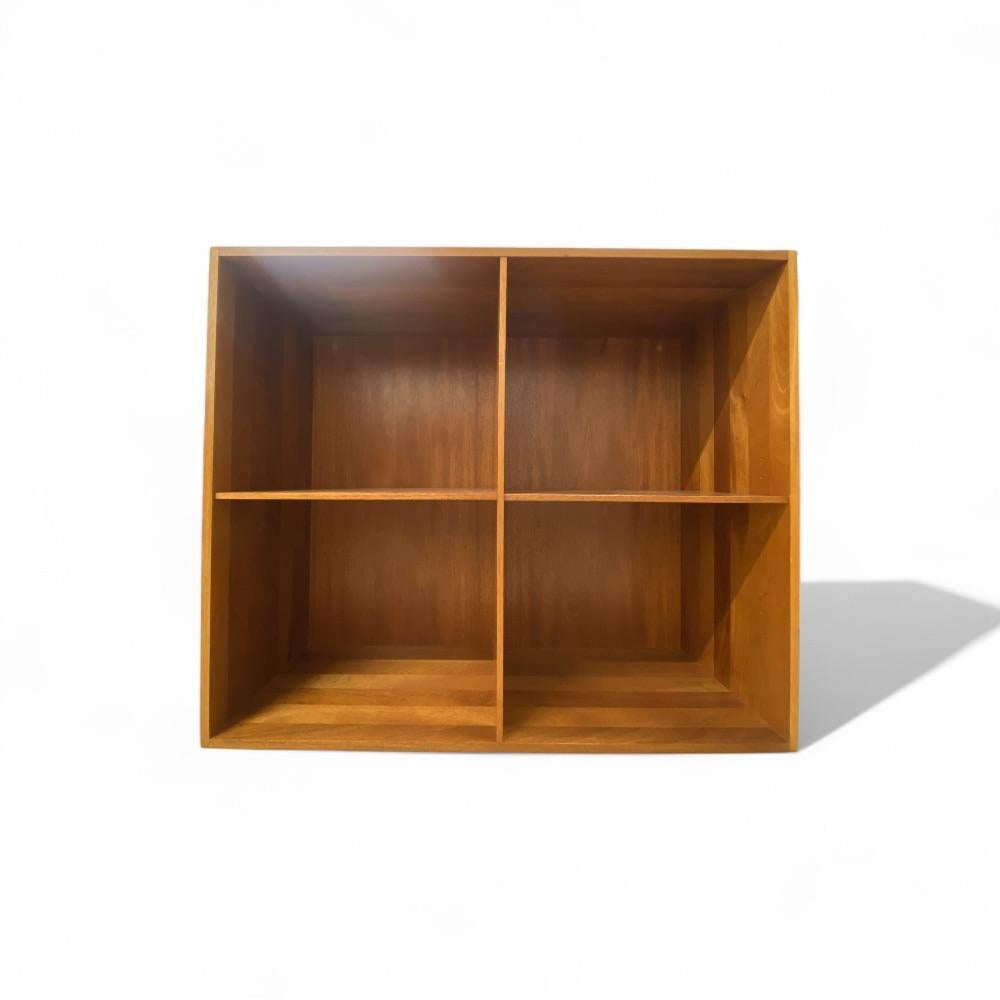 Mahogany shelving by Christian Hvidt In Good Condition For Sale In PARIS, FR