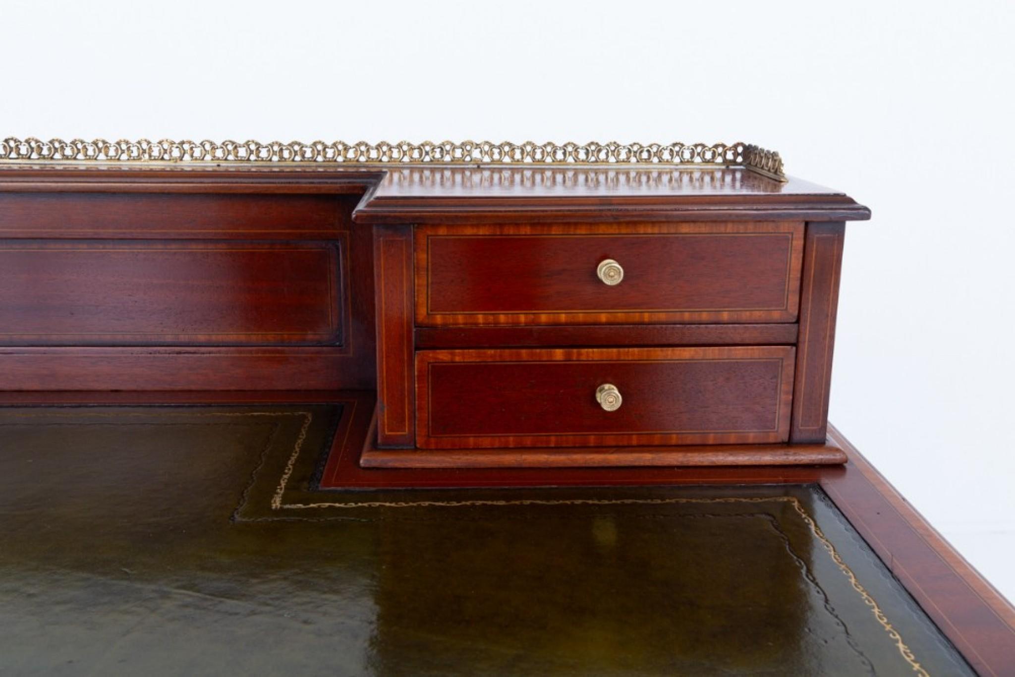Sheraton Revival mahogany writing desk.
This desk was made by the well renowned company ''maple and co''
Circa 1880
The desk is raised upon tapered legs with original brass castors.
Having an arrangement of 9 oak lined drawers.
The desk retains its