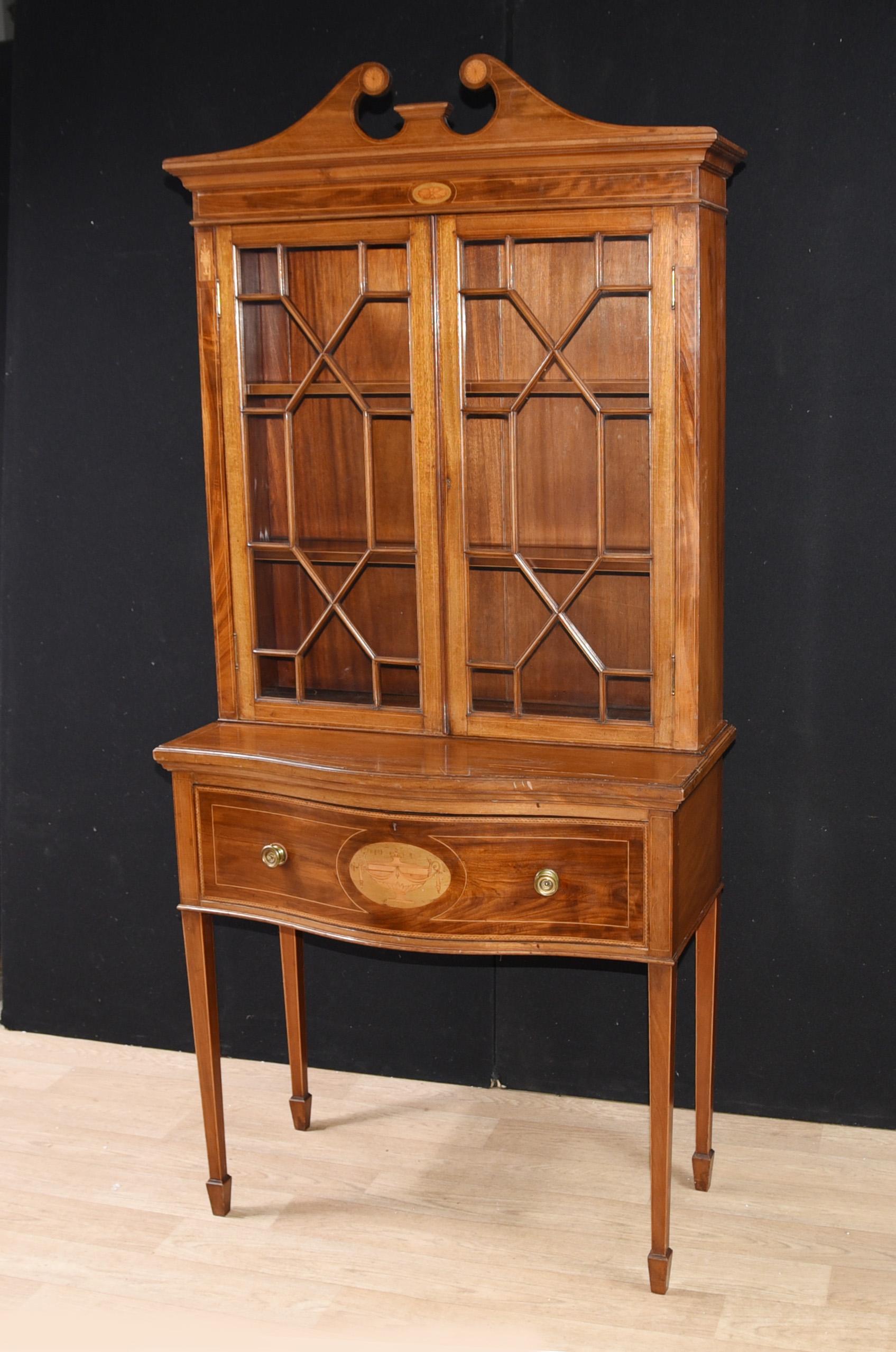 - Gorgeous Regency Sheraton style display cabinet or bookcase
- Clean design to this piece
- Glass fronted top perfect for displaying books and other decorative pieces
- Viewings available by appointment possible at our Hertfordshire showroom
-