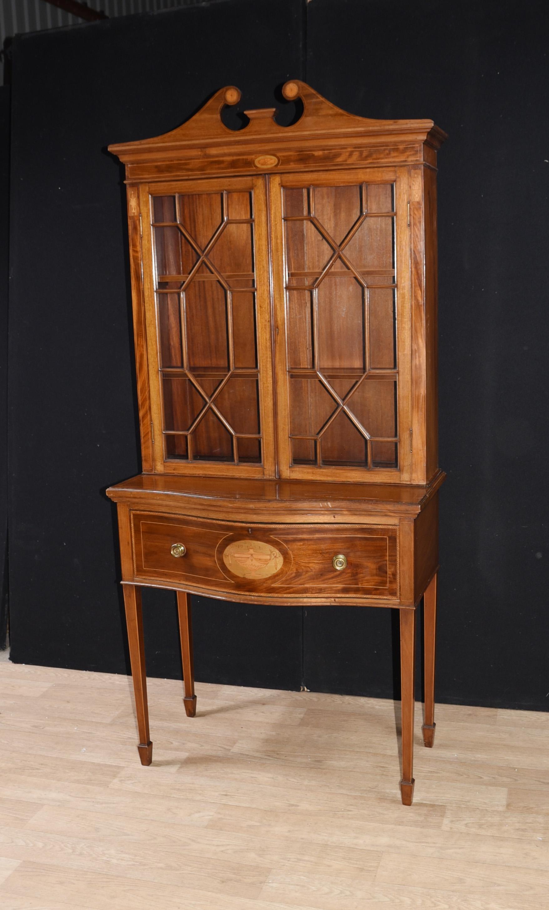 Early 20th Century Mahogany Sheraton Regency Display Cabinet Bookcase For Sale