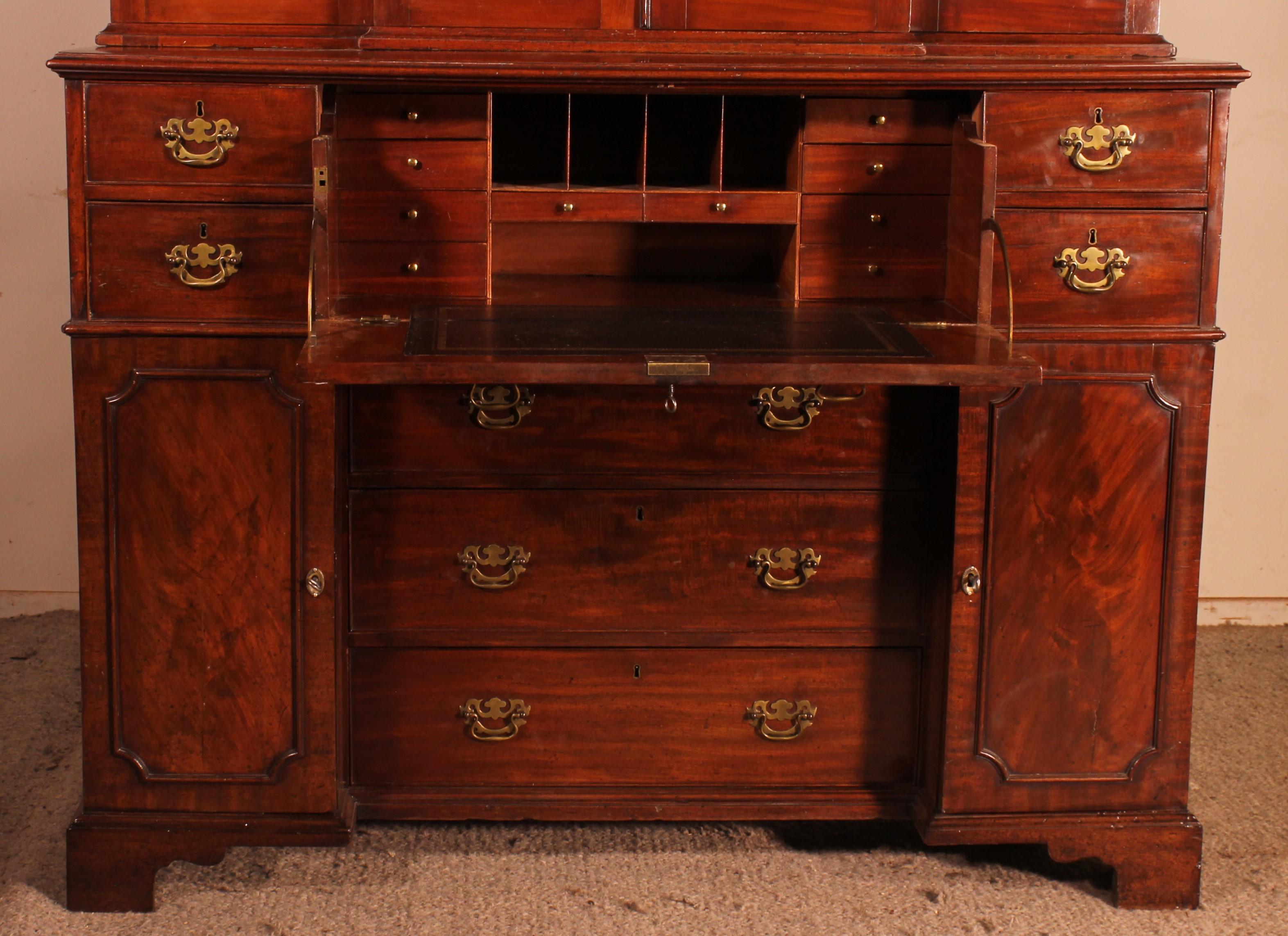 Georgian Mahogany Showcase Cabinet Or Library From The 18th Century For Sale