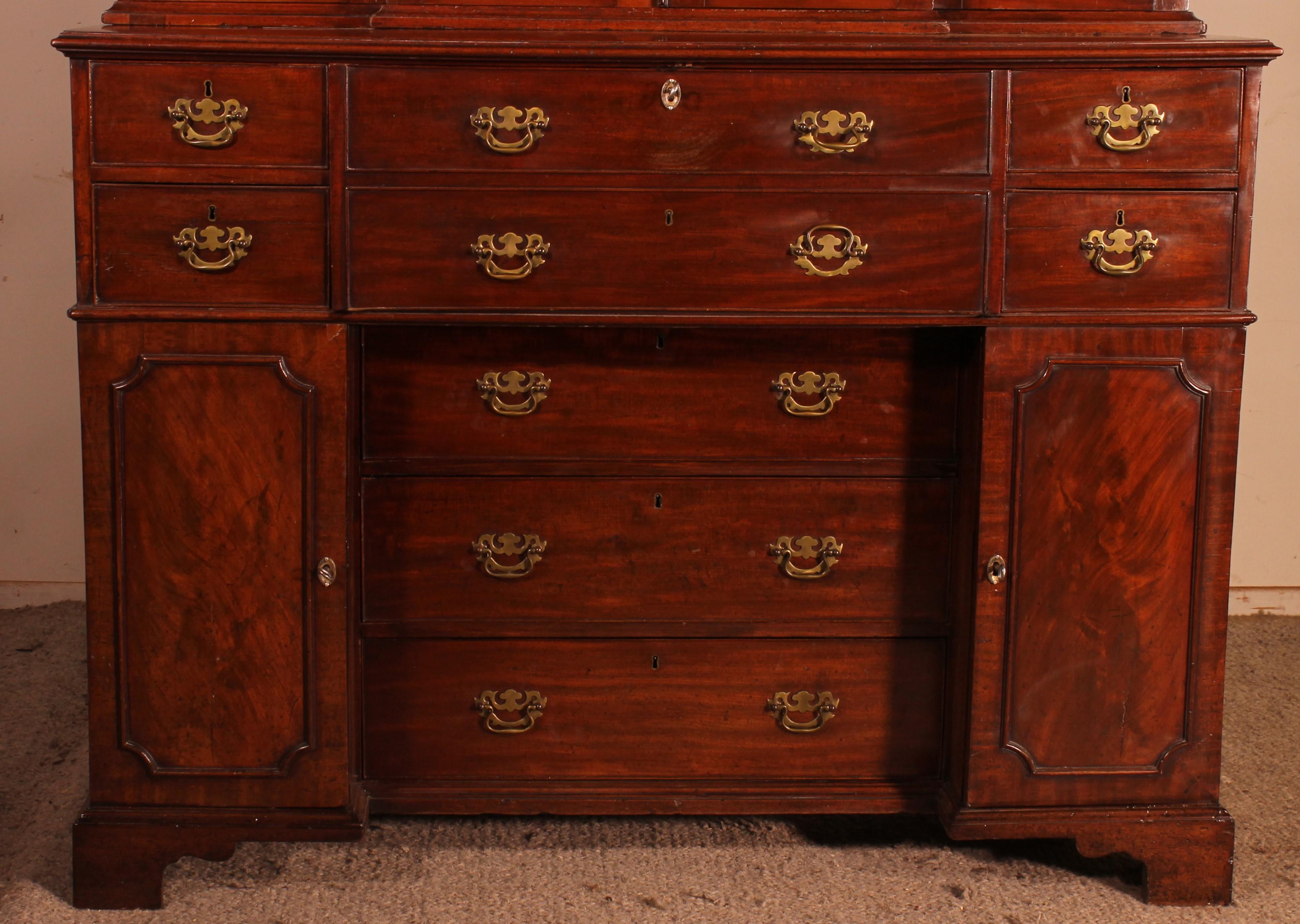 British Mahogany Showcase Cabinet Or Library From The 18th Century For Sale