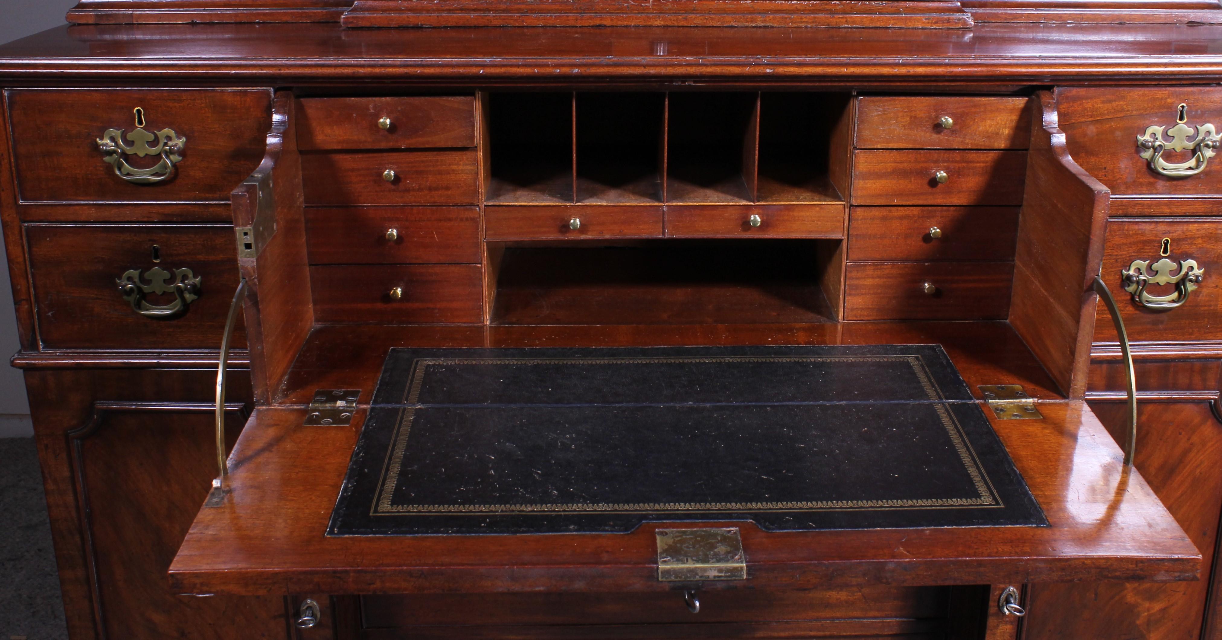 18th Century and Earlier Mahogany Showcase Cabinet Or Library From The 18th Century For Sale