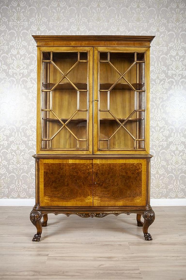 Européen Vitrine en bois et placage d'acajou de style Chippendale des années 1930 en vente