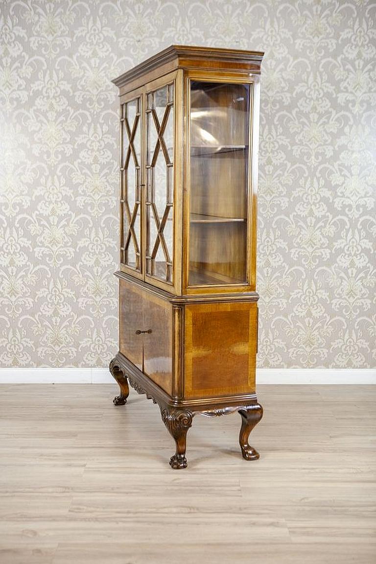 Mahogany Showcase from the 1930s Stylized as Chippendale Furniture In Good Condition For Sale In Opole, PL
