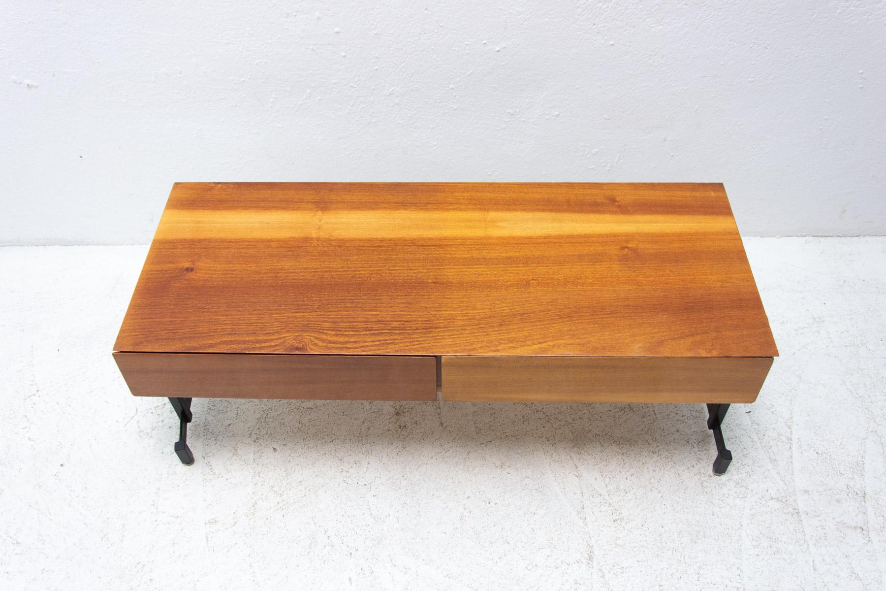Mahogany Side or TV Table, Czechoslovakia, 1970´S For Sale 4