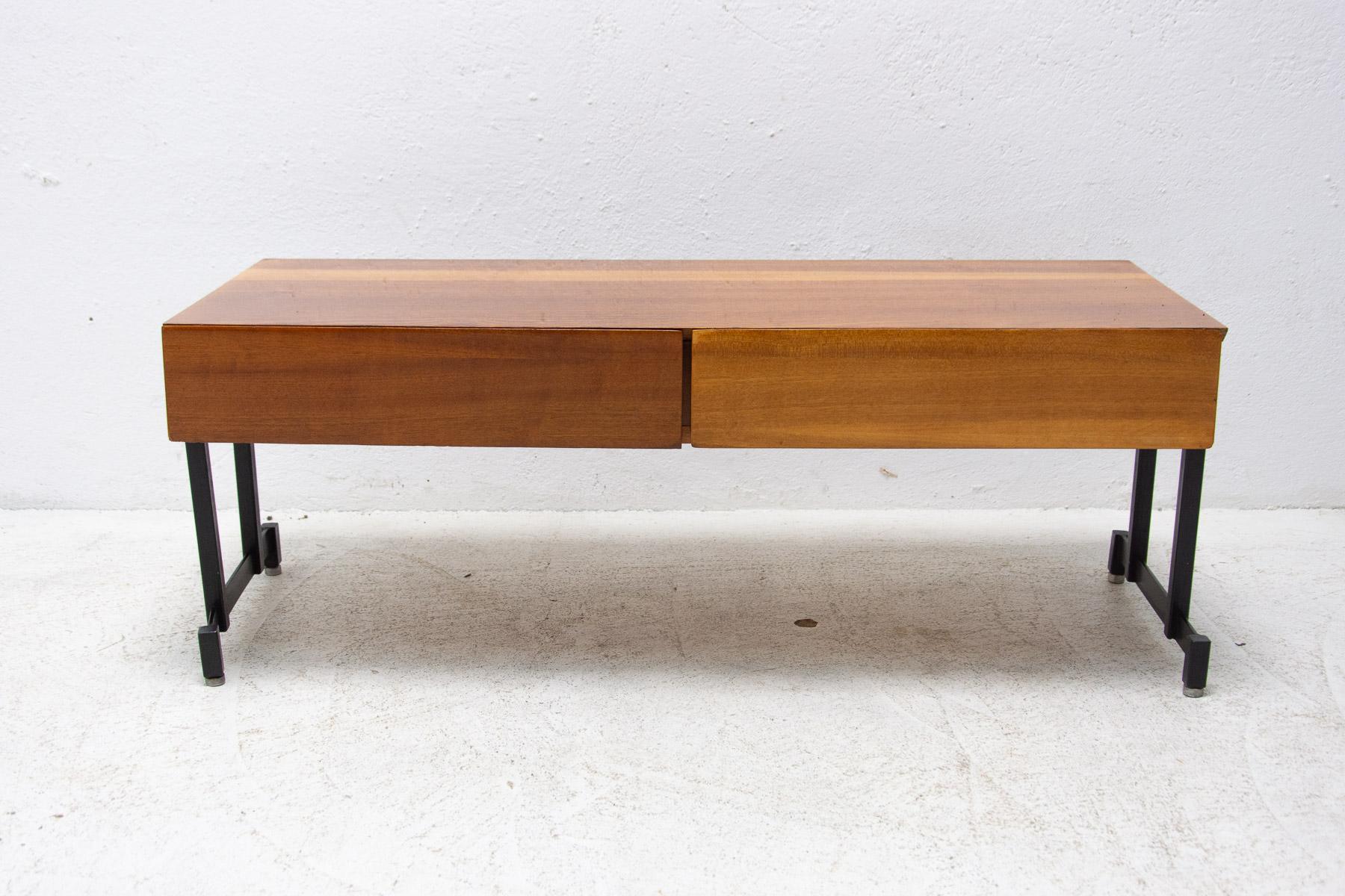 Mahogany Side or TV Table, Czechoslovakia, 1970´S For Sale 6