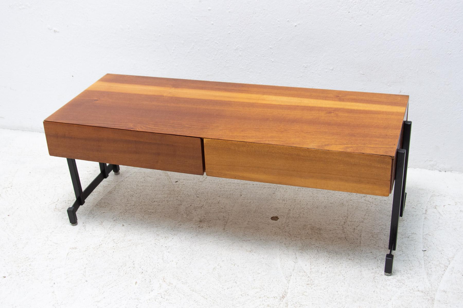 Mahogany Side or TV Table, Czechoslovakia, 1970´S For Sale 8
