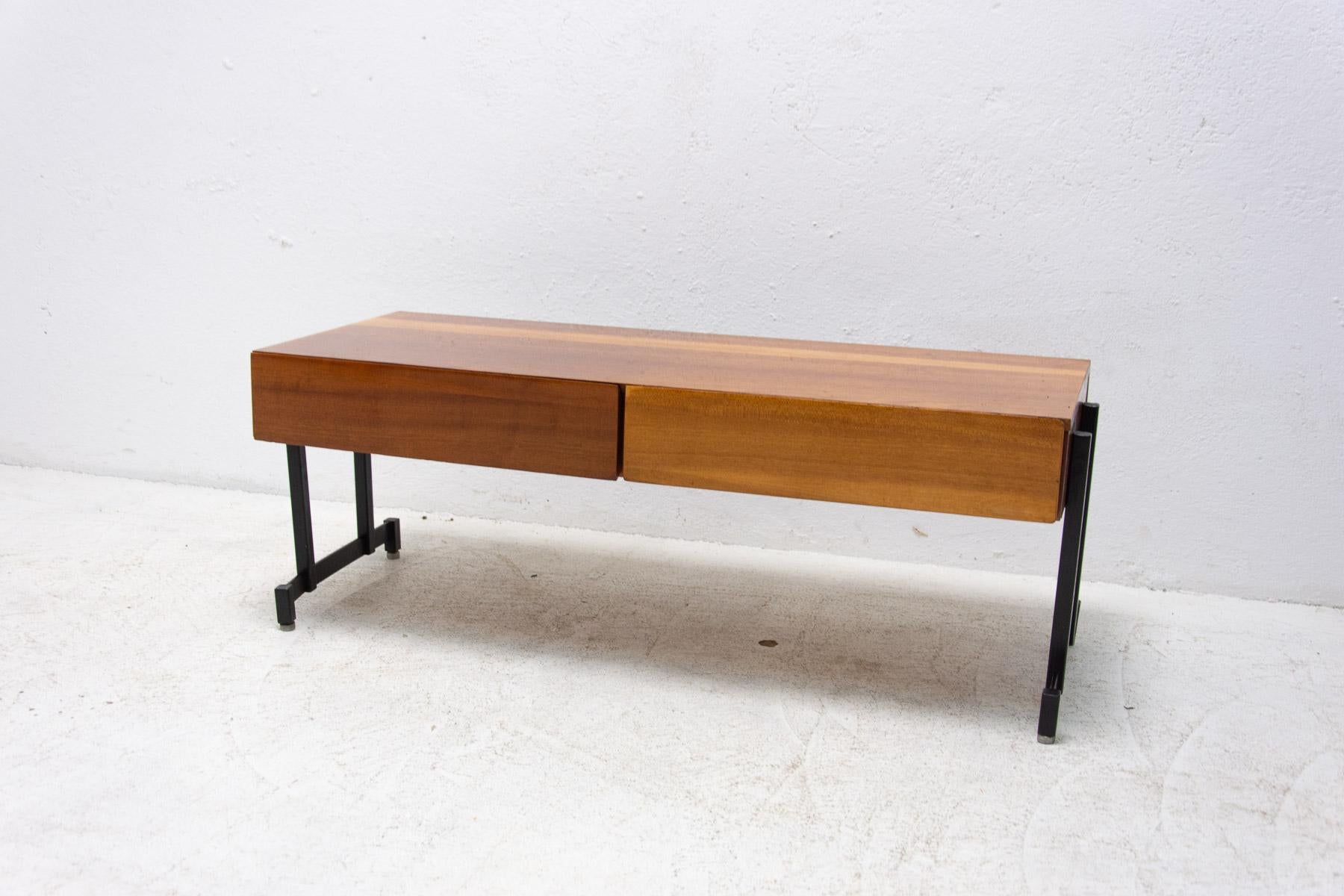 Mahogany Side or TV Table, Czechoslovakia, 1970´S For Sale 9
