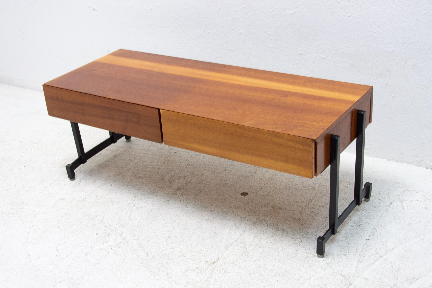 Mahogany Side or TV Table, Czechoslovakia, 1970´S For Sale 10