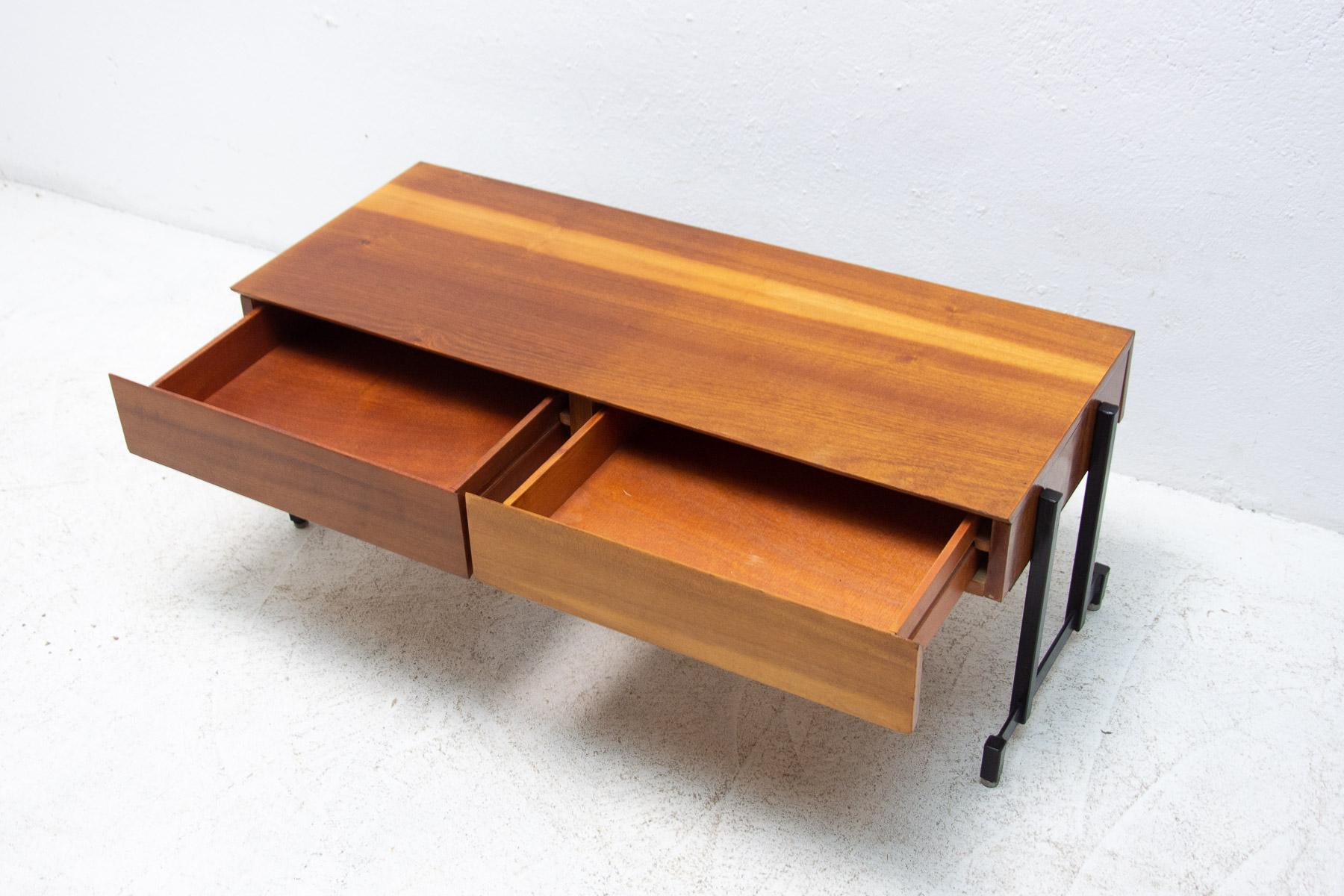 Mahogany Side or TV Table, Czechoslovakia, 1970´S In Good Condition For Sale In Prague 8, CZ