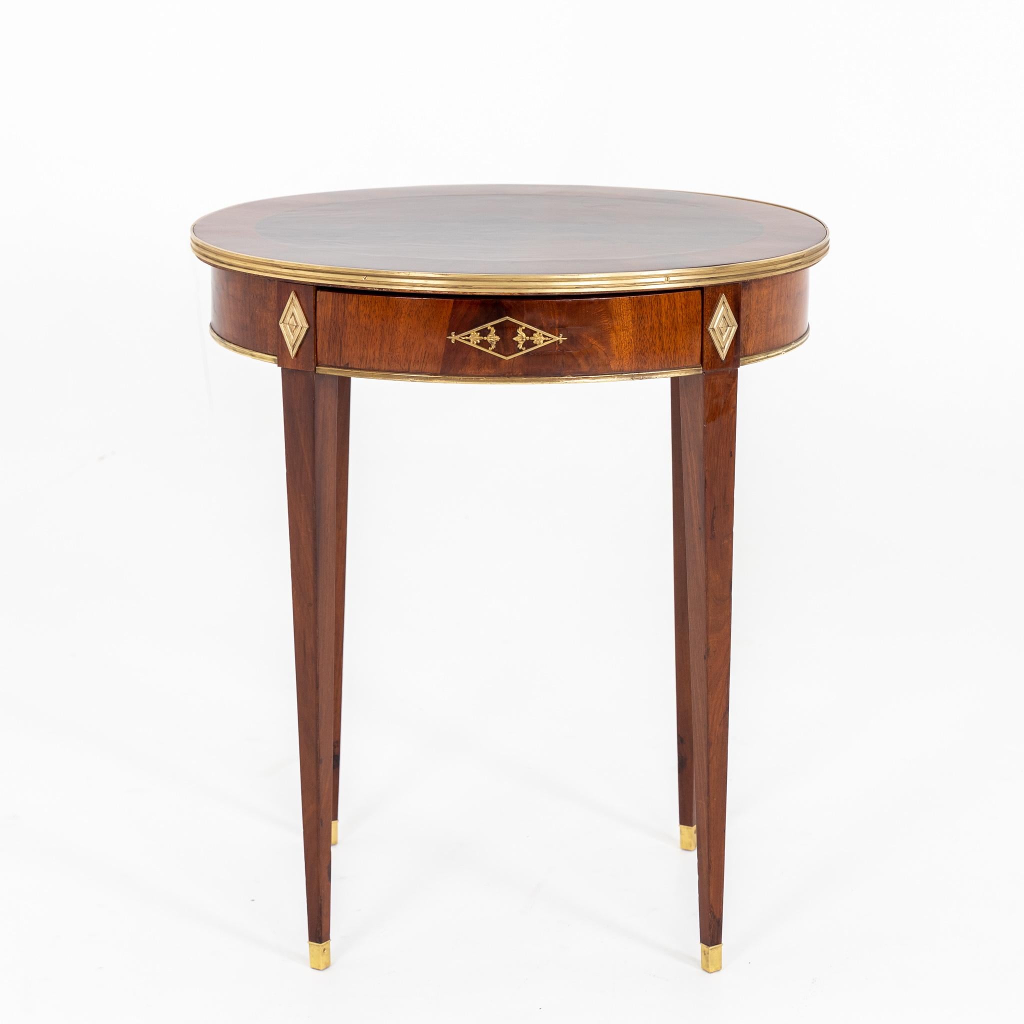 Oval side table with Fine brass inlays in mahogany, solid and veneered.
