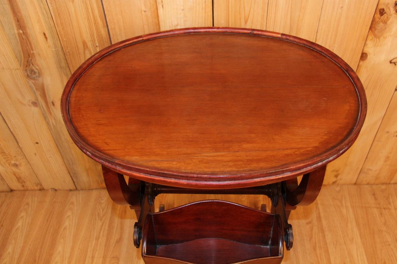 side table in solid mahogany, English style work, the magazine holder part is of course swivel in very good condition
