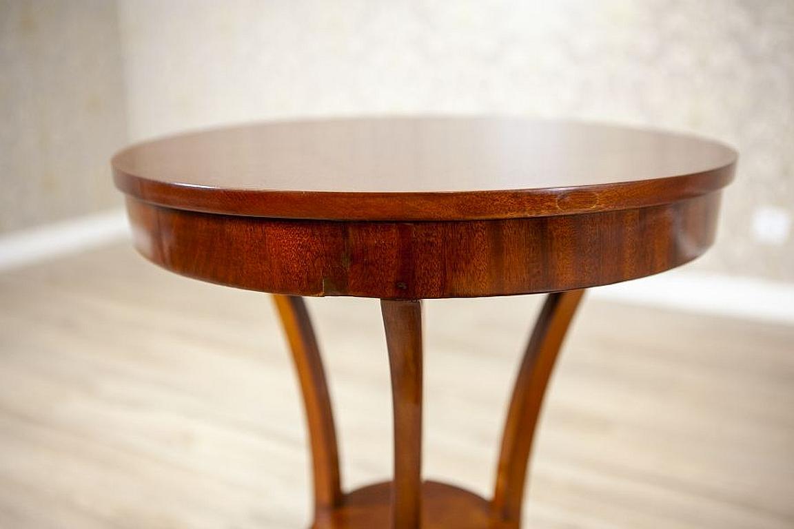 Mahogany Side Table from the Early 20th Century In Good Condition In Opole, PL