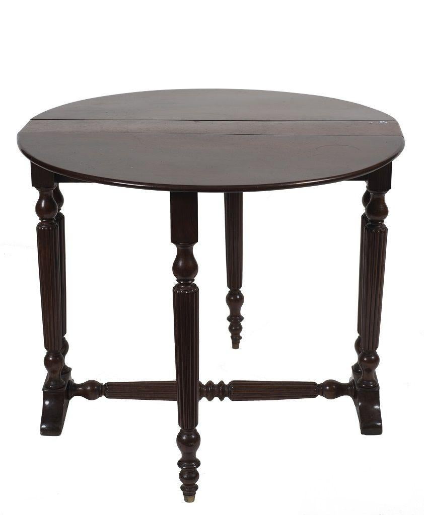 This mahogany side table is a beautiful design furniture piece realized in Italy by Anonymous artist in the late 19th century.

Antique mahogany wood coffee table with six-column legs.
Decor your home space with a vintage and unique furniture