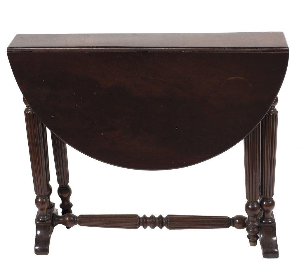 Italian Mahogany Side Table, Made in Italy, Late 19th Century For Sale