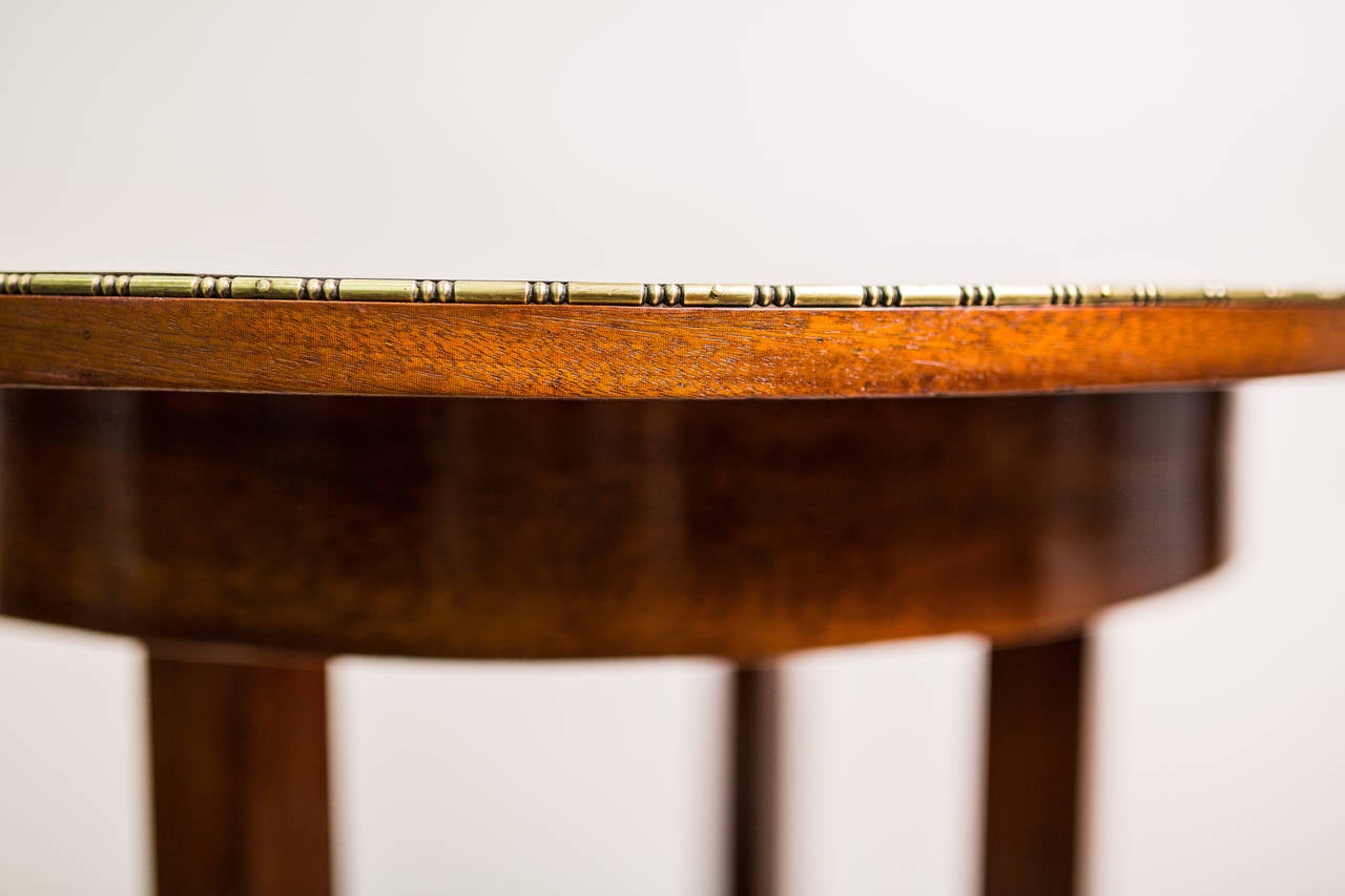 Mahogany Side Table with Inlayed Cast Brass Edges Art Nouveau, Austria In Good Condition For Sale In Lichtenberg, AT