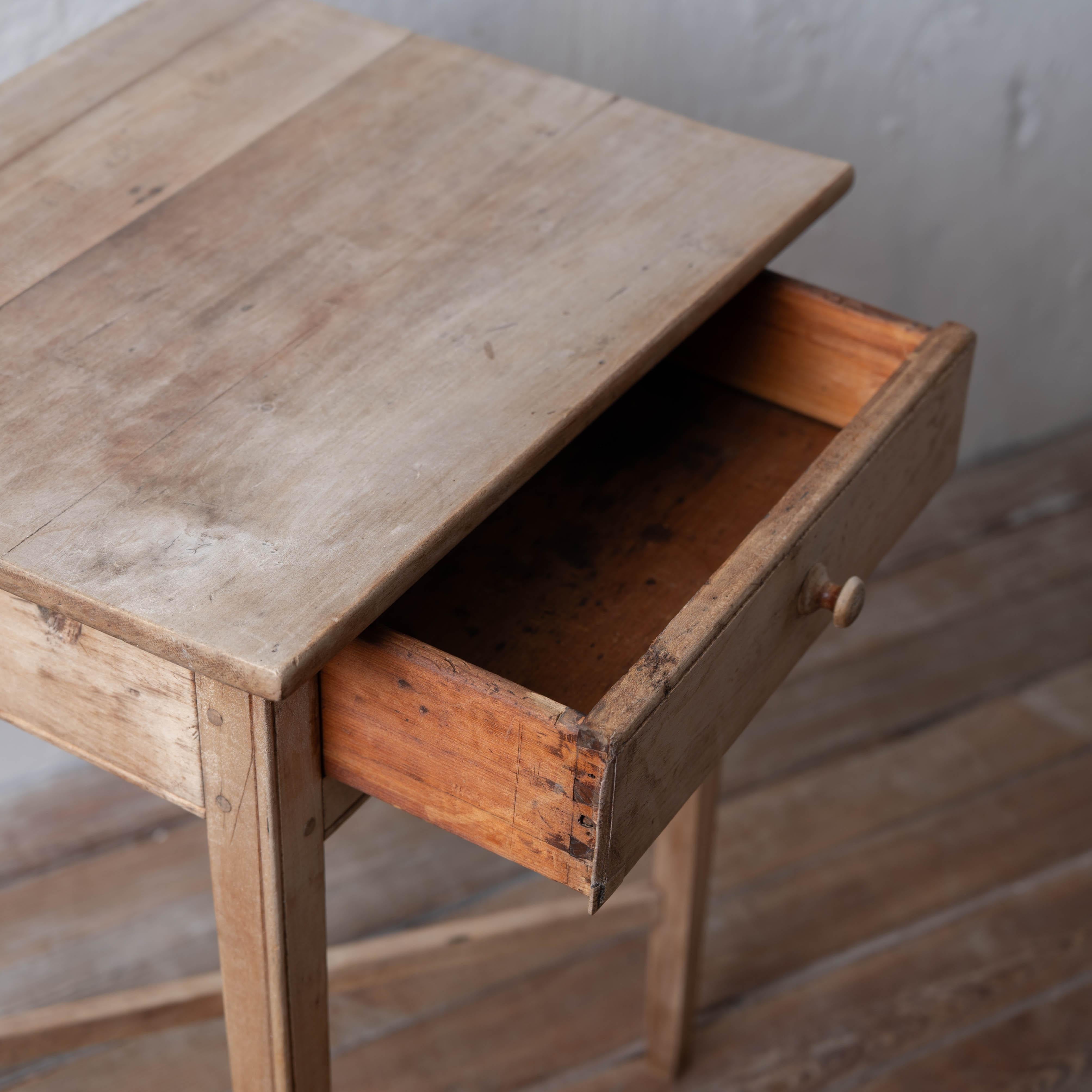 Mahogany Side Table with X Stretcher, 18th Century For Sale 6
