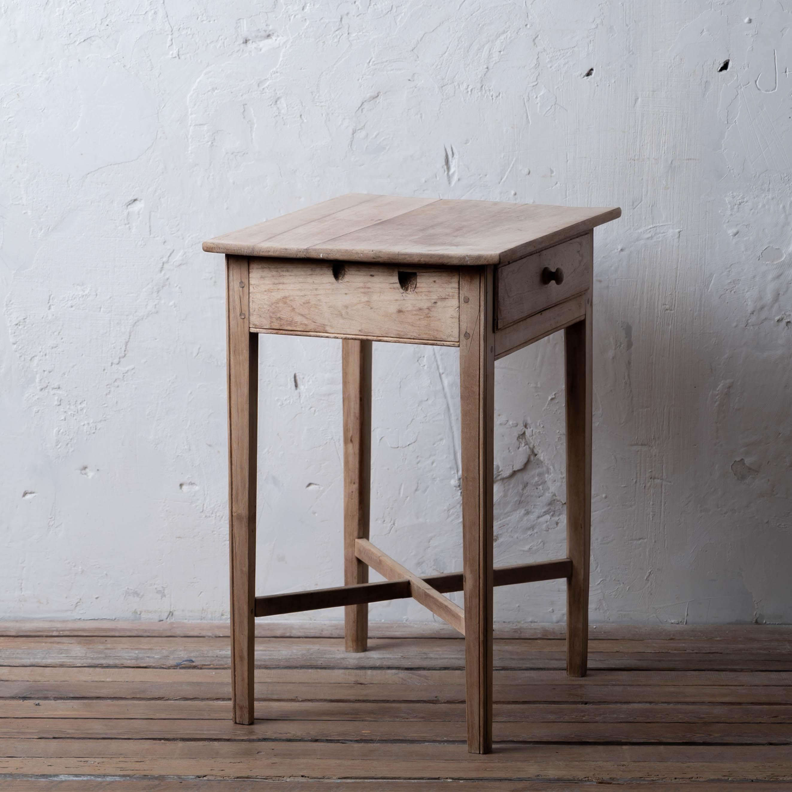 Mahogany Side Table with X Stretcher, 18th Century For Sale 8