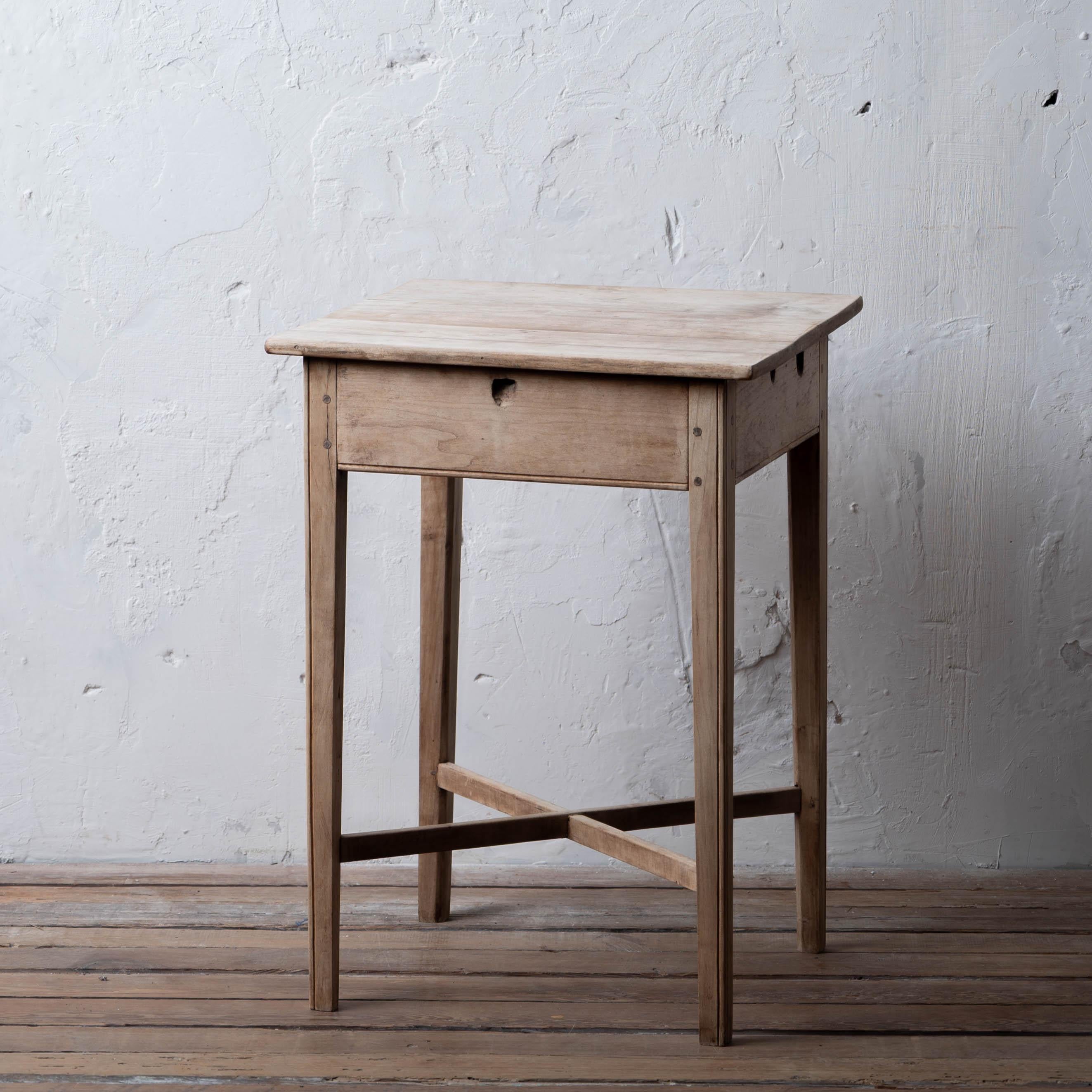 Mahogany Side Table with X Stretcher, 18th Century For Sale 9