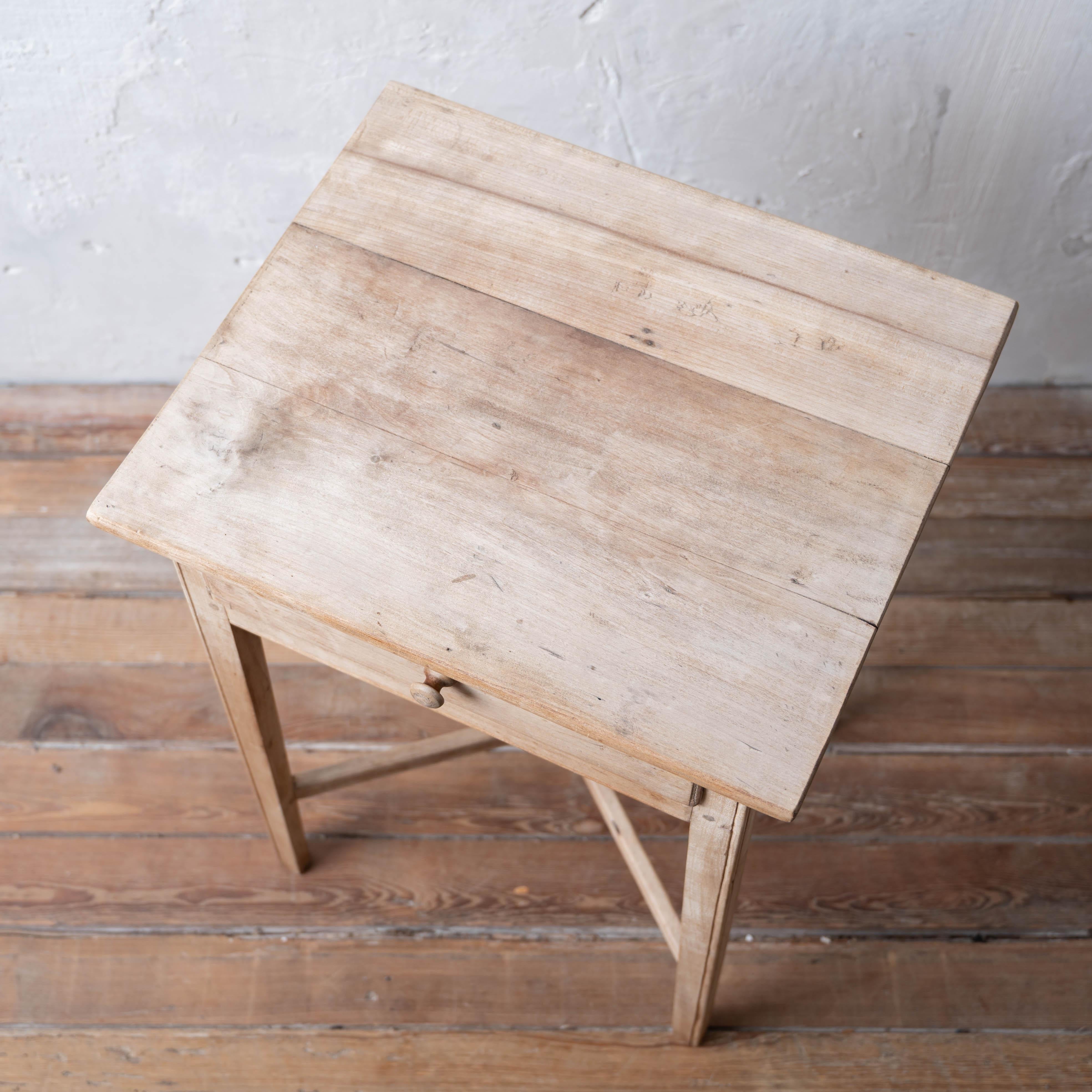 Mahogany Side Table with X Stretcher, 18th Century For Sale 11