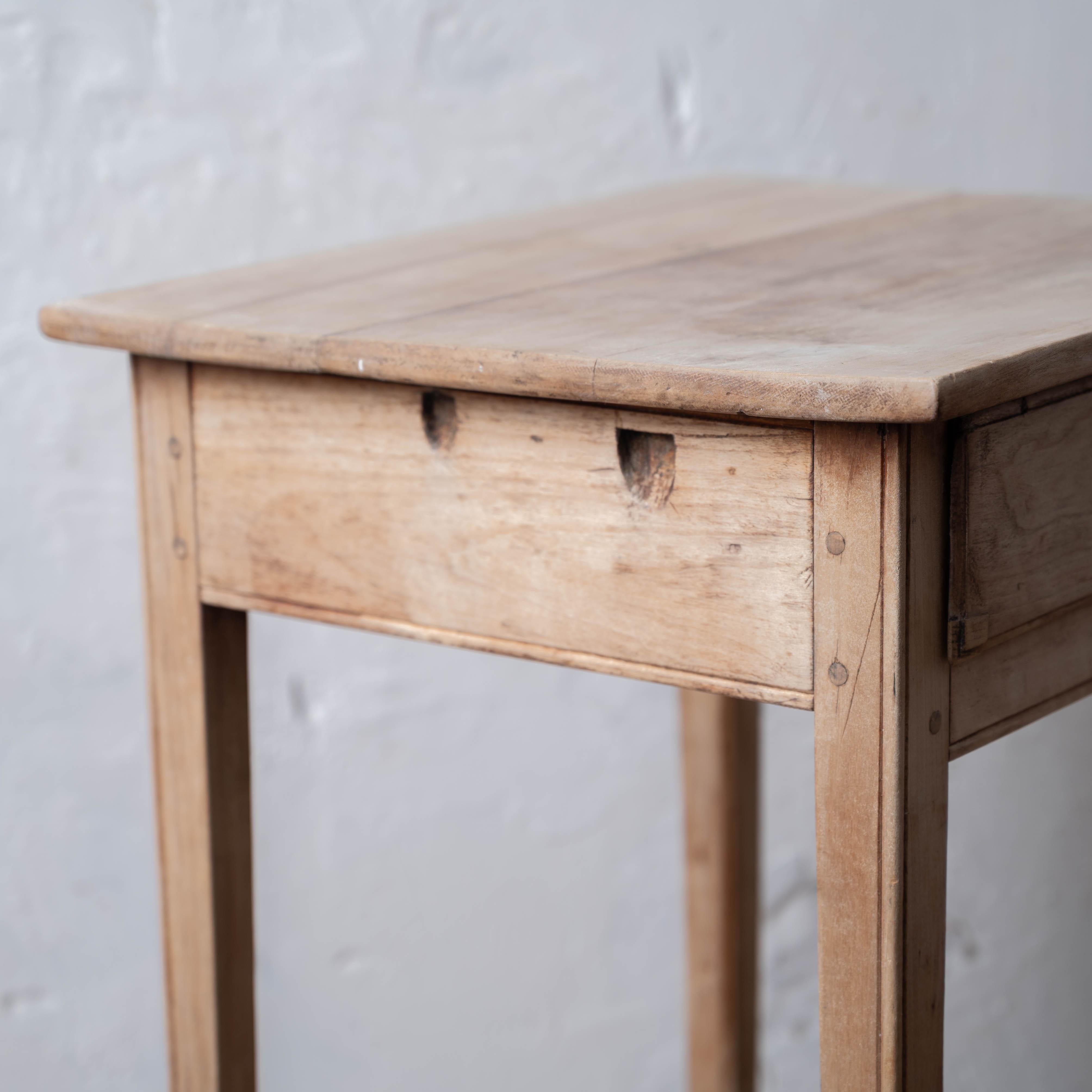 Mahogany Side Table with X Stretcher, 18th Century For Sale 12
