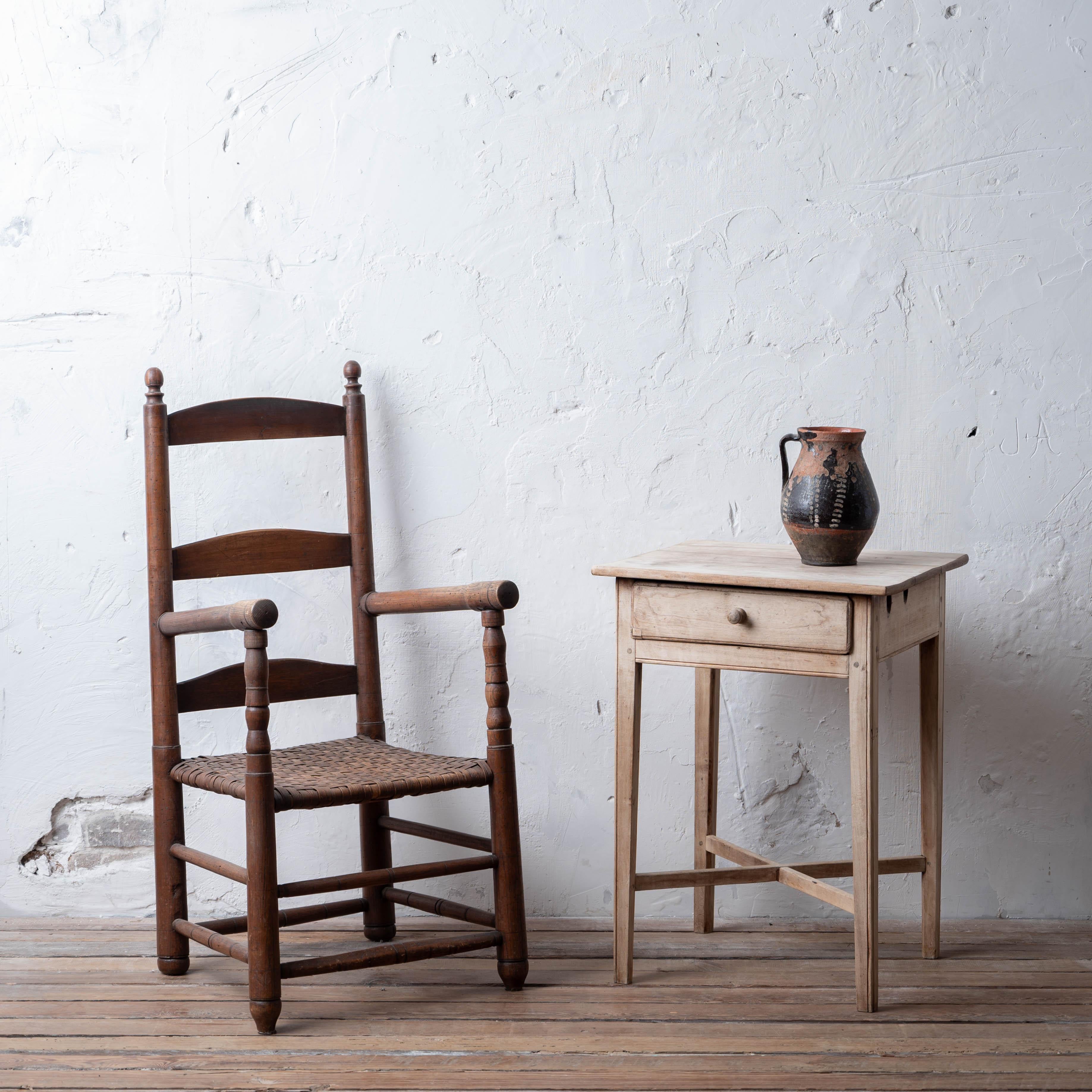 Mahogany Side Table with X Stretcher, 18th Century In Good Condition For Sale In Savannah, GA