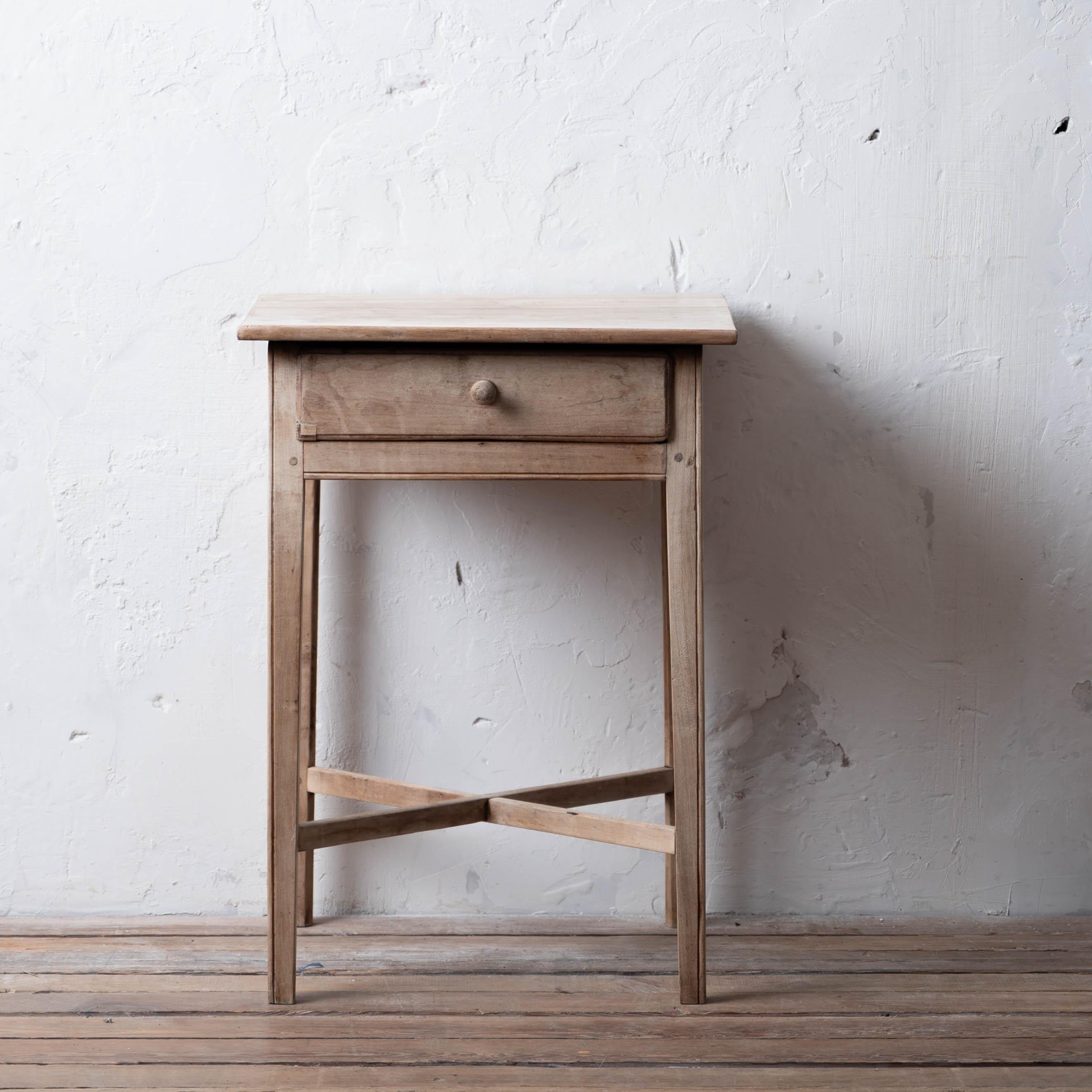 18th Century and Earlier Mahogany Side Table with X Stretcher, 18th Century For Sale
