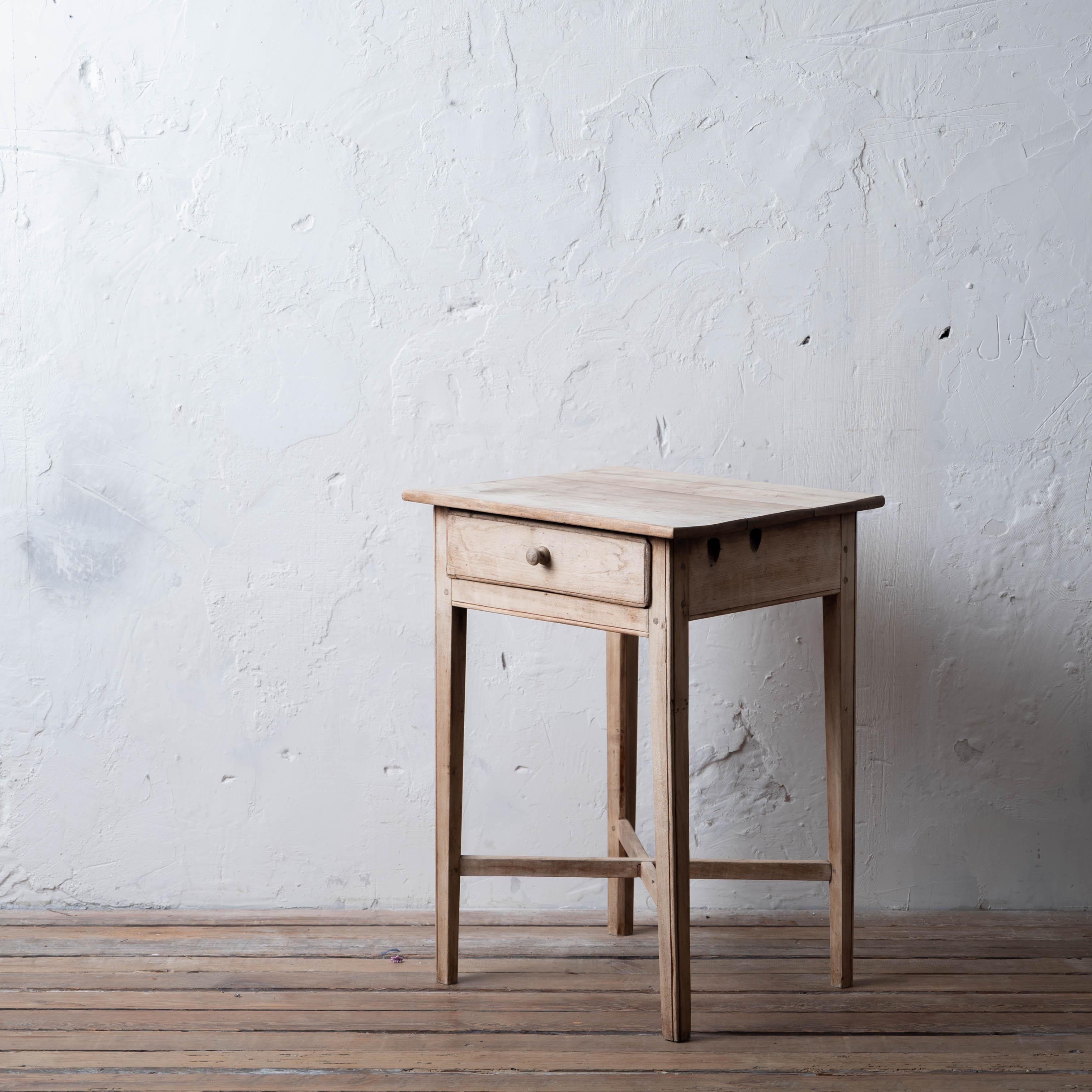 Mahogany Side Table with X Stretcher, 18th Century For Sale 1