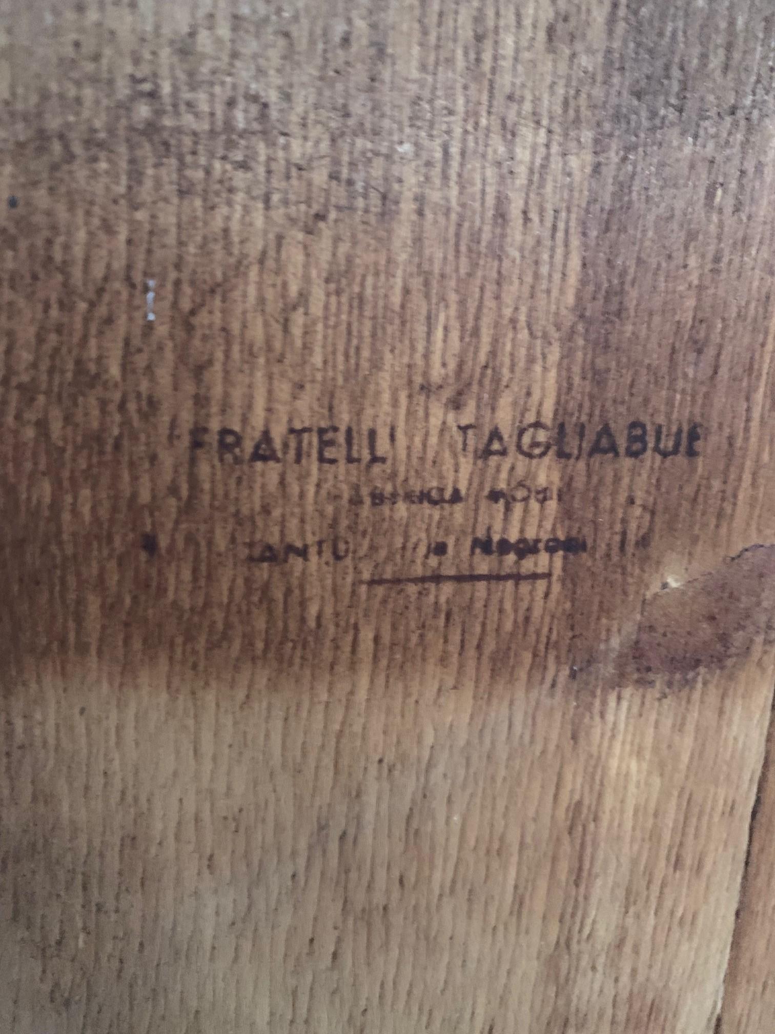 Buffet en acajou plaqué en bois de cerisier de Fratelli Tagliabue, années 1940 en vente 4