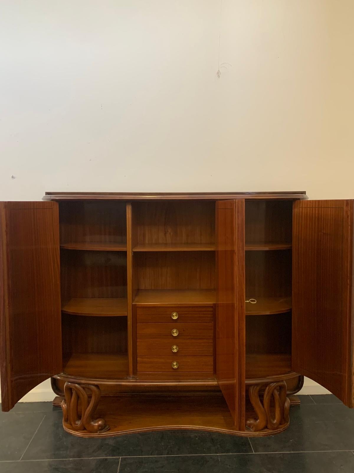 Mahogany sideboard veneered in cherry wood by Fratelli Tagliabue, 1940s For Sale 1