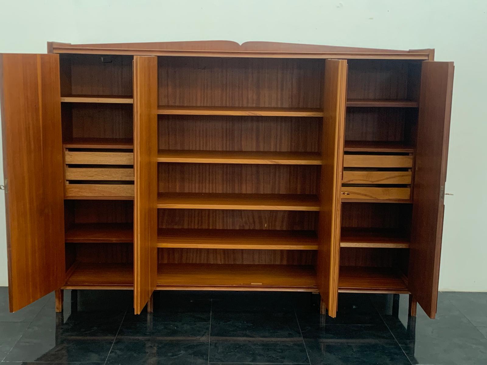 Credenza in mogano con bugne intarsiate, anni '50 in vendita 2
