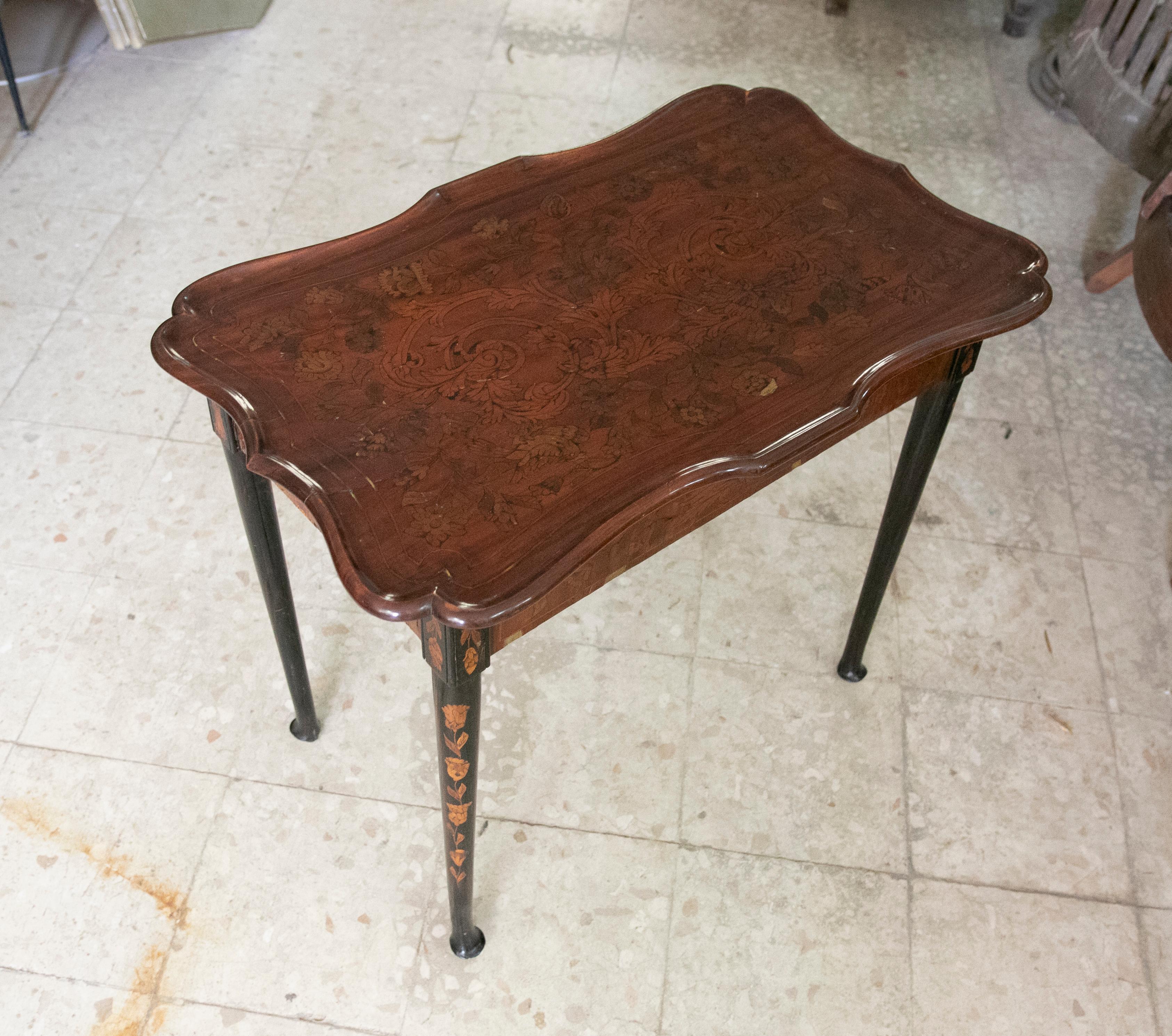 Mahogany Sidetable with Marquetry and Floral Decoration For Sale 7