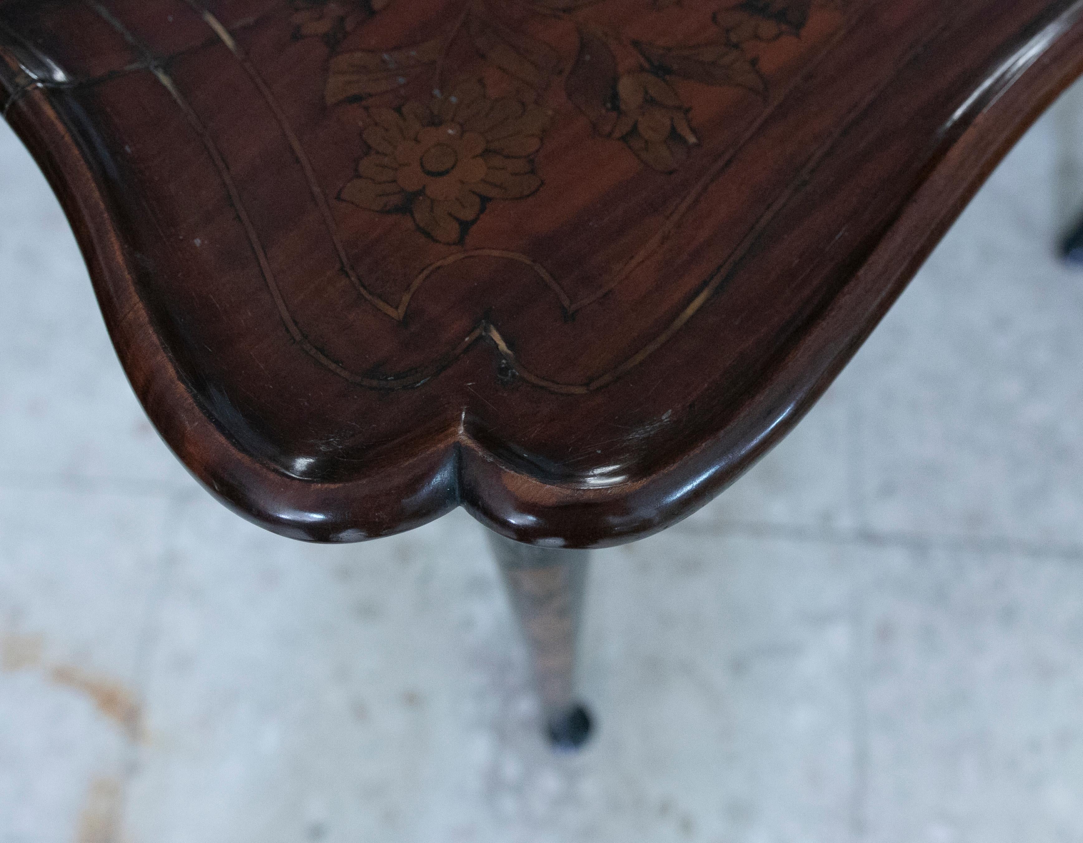 Mahogany Sidetable with Marquetry and Floral Decoration For Sale 8
