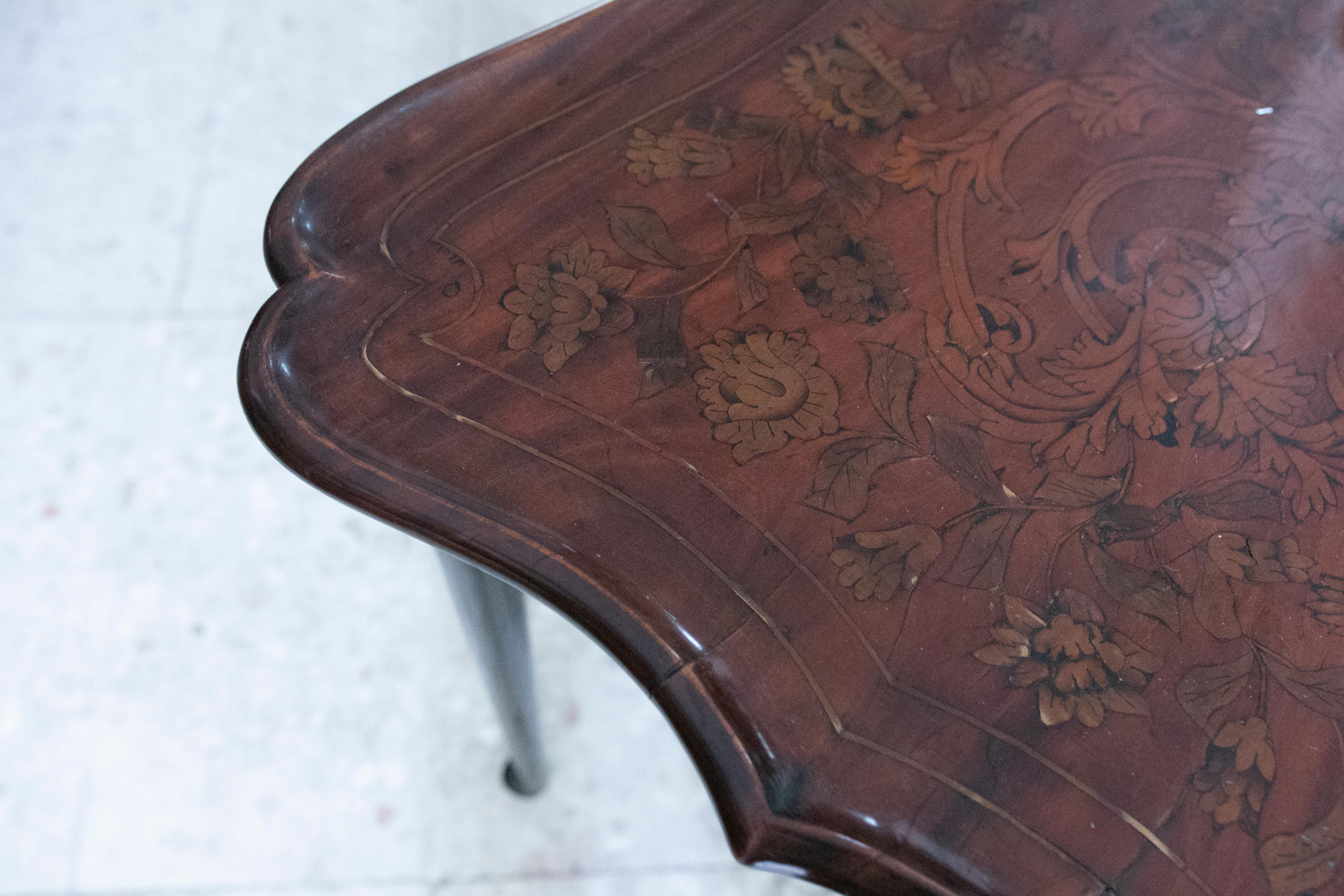 Mahogany Sidetable with Marquetry and Floral Decoration For Sale 9