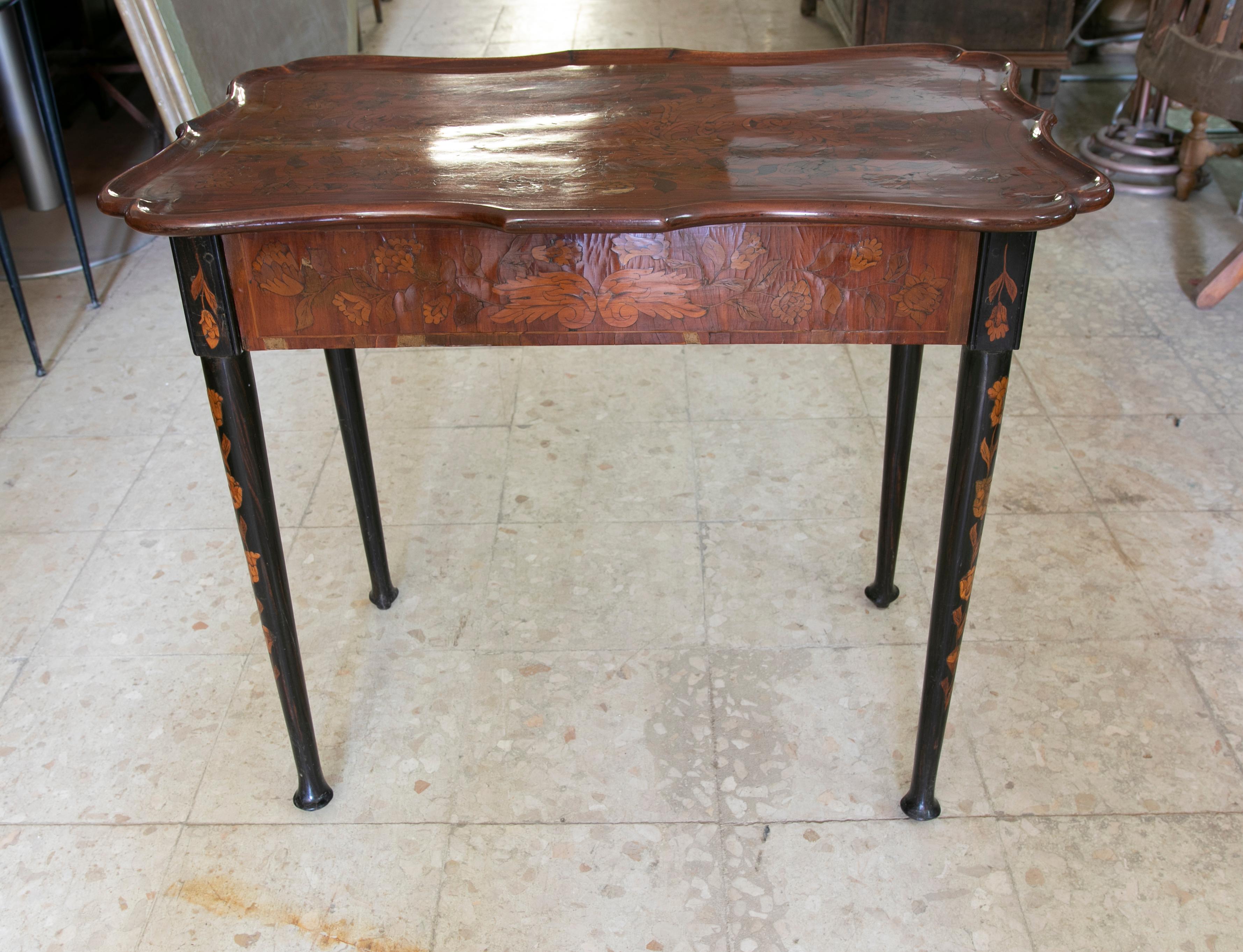 Mahogany sidetable with marquetry and floral decoration.