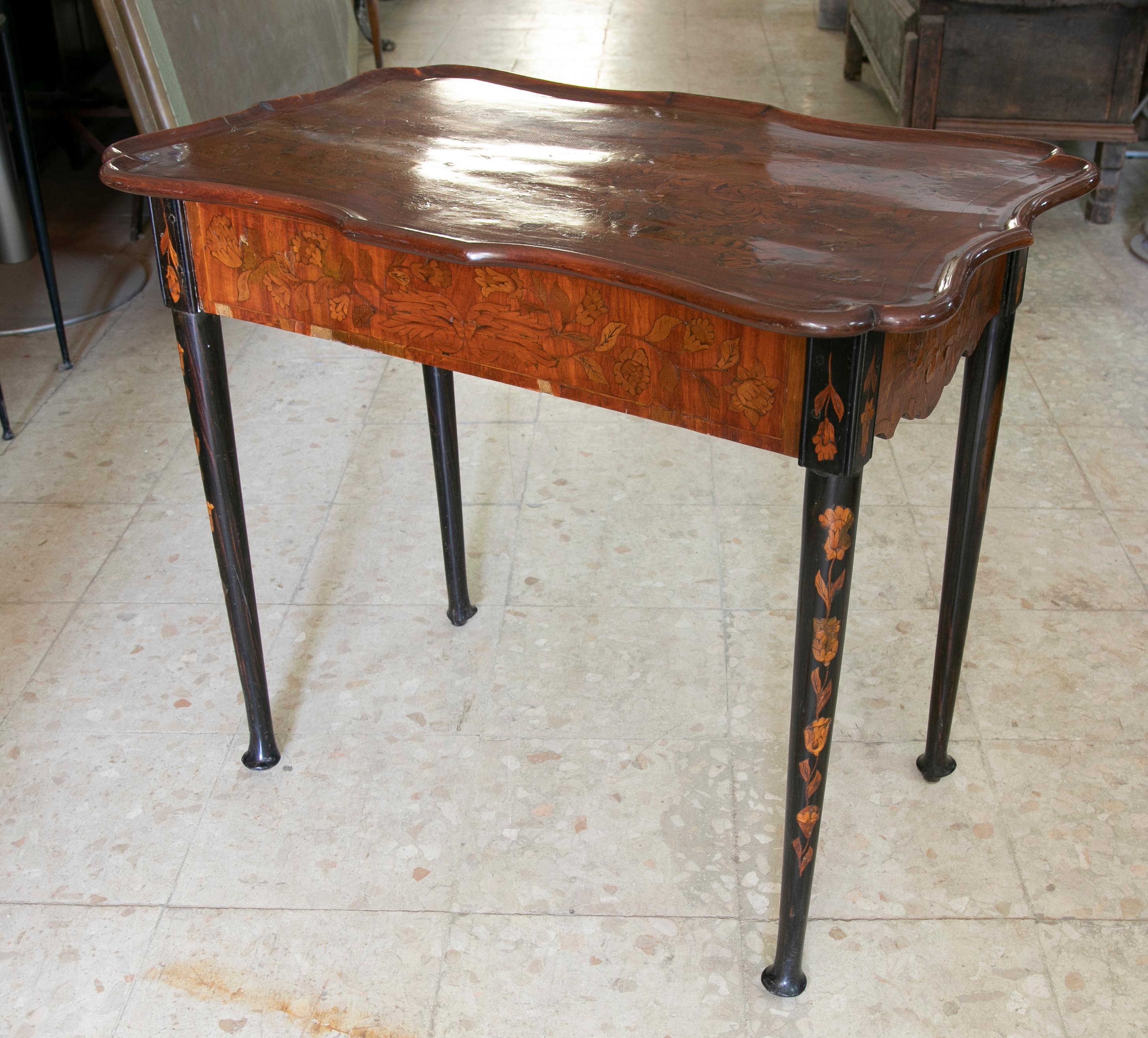 European Mahogany Sidetable with Marquetry and Floral Decoration For Sale