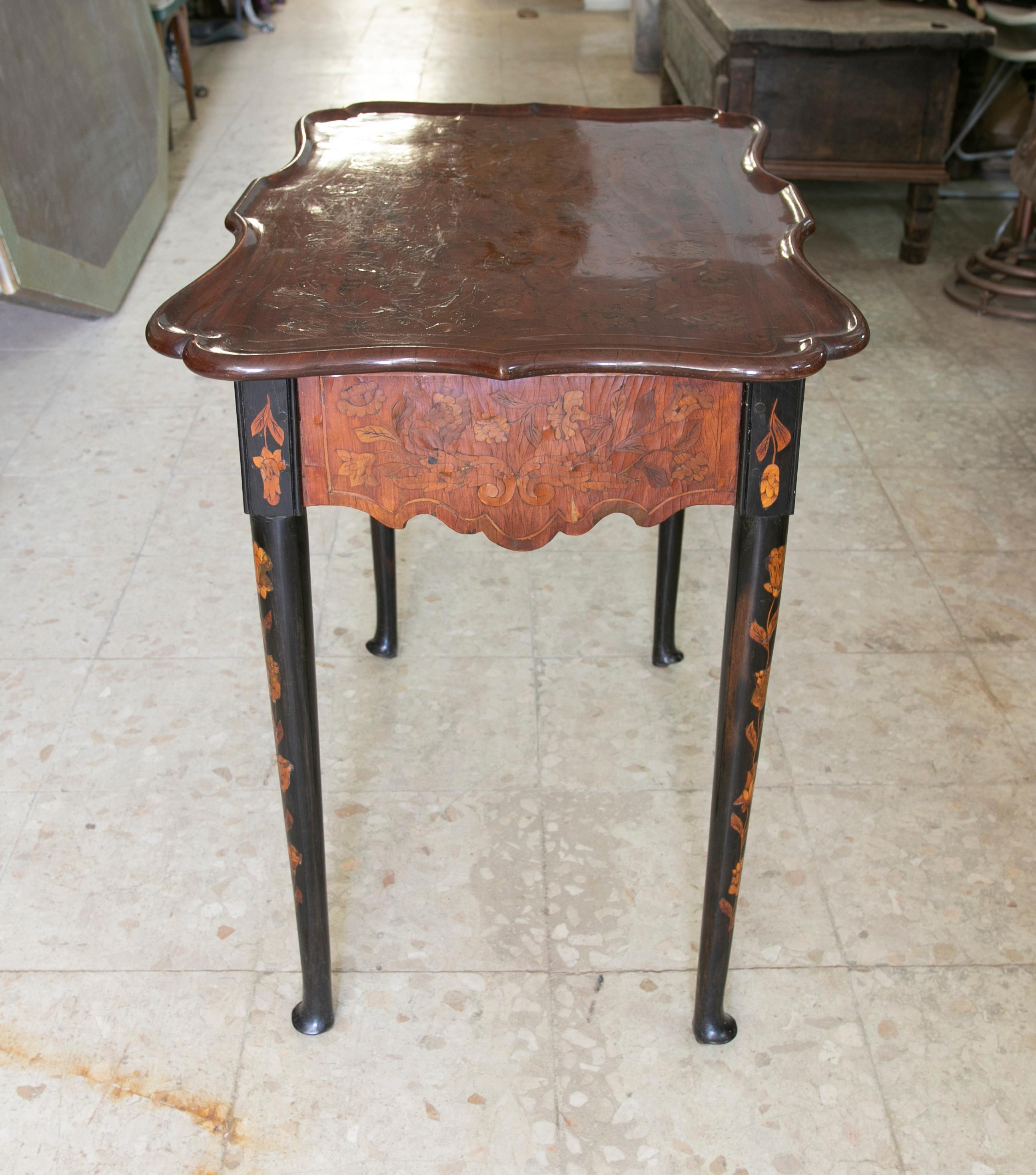 Inlay Mahogany Sidetable with Marquetry and Floral Decoration For Sale