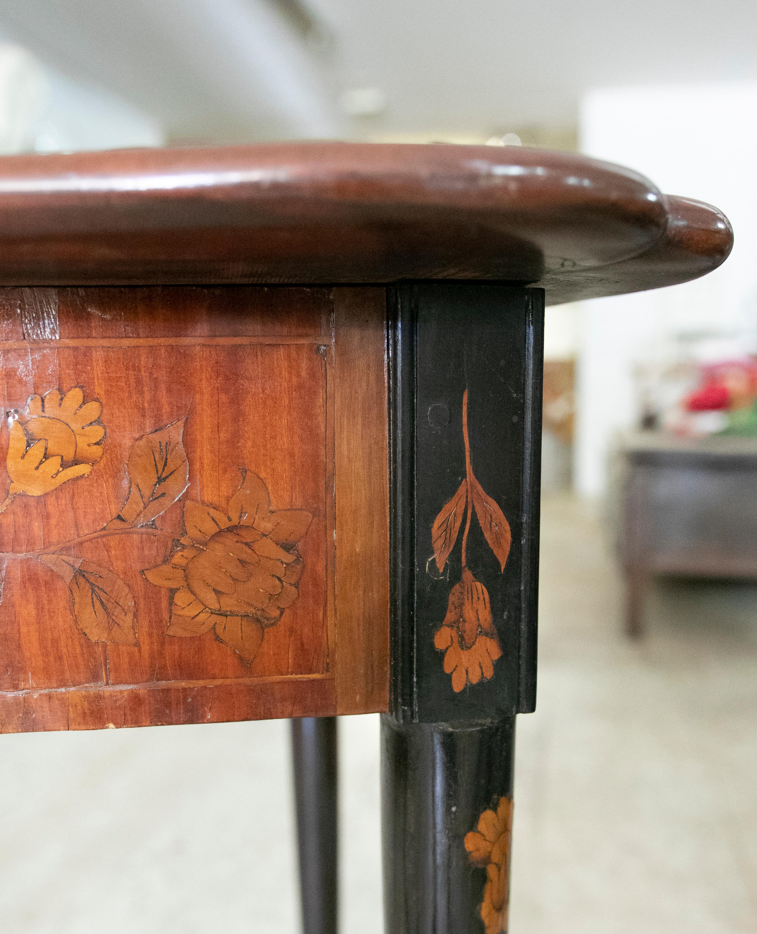 Mahogany Sidetable with Marquetry and Floral Decoration For Sale 1