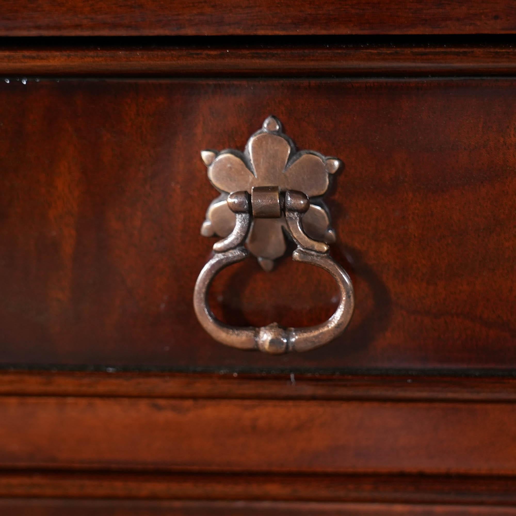 XXIe siècle et contemporain Coffre en acajou Silver en vente