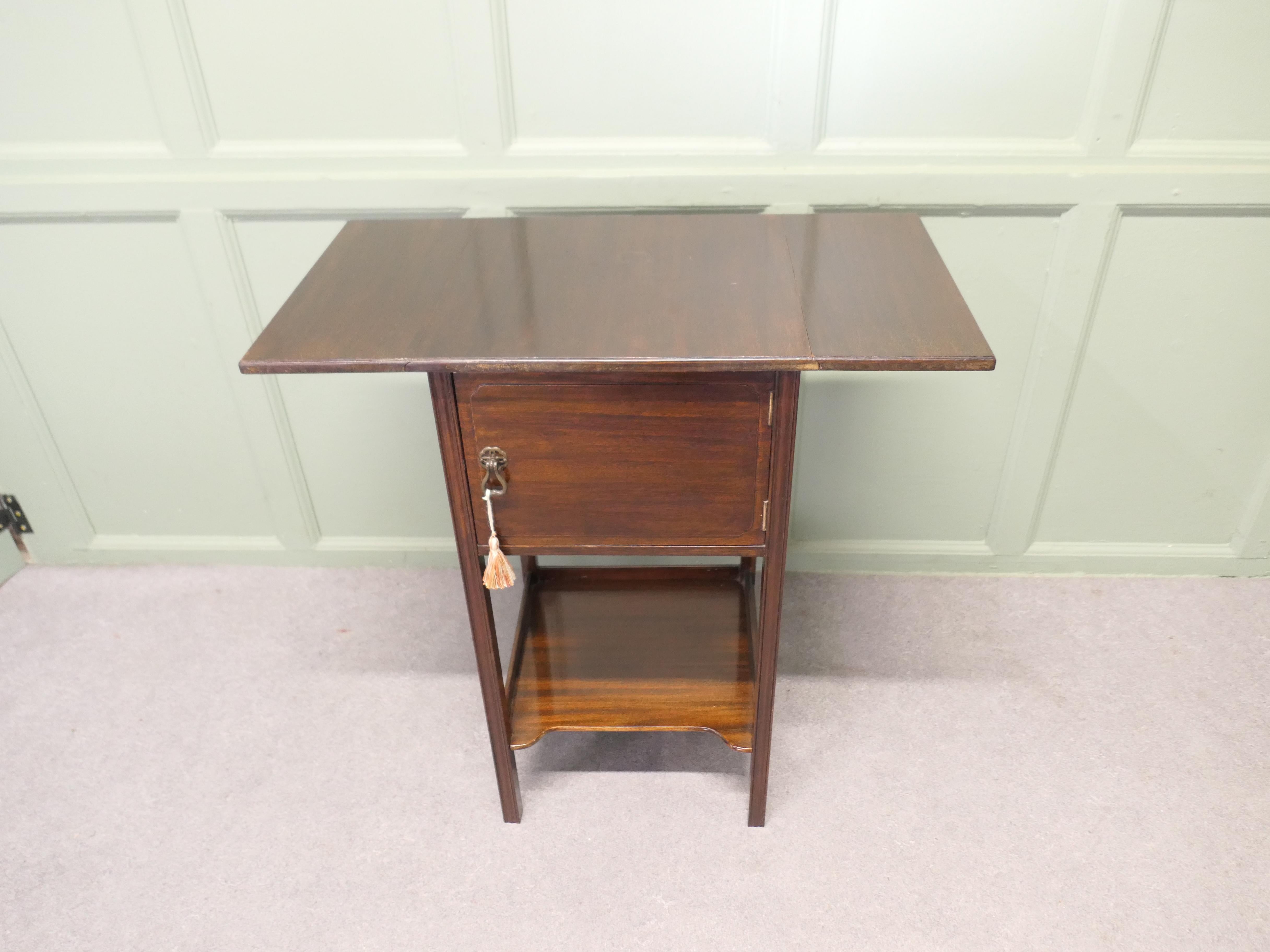 Mahogany Sofa Table by Heal & Son Ltd A fine piece In Good Condition For Sale In Godshill, Isle of Wight