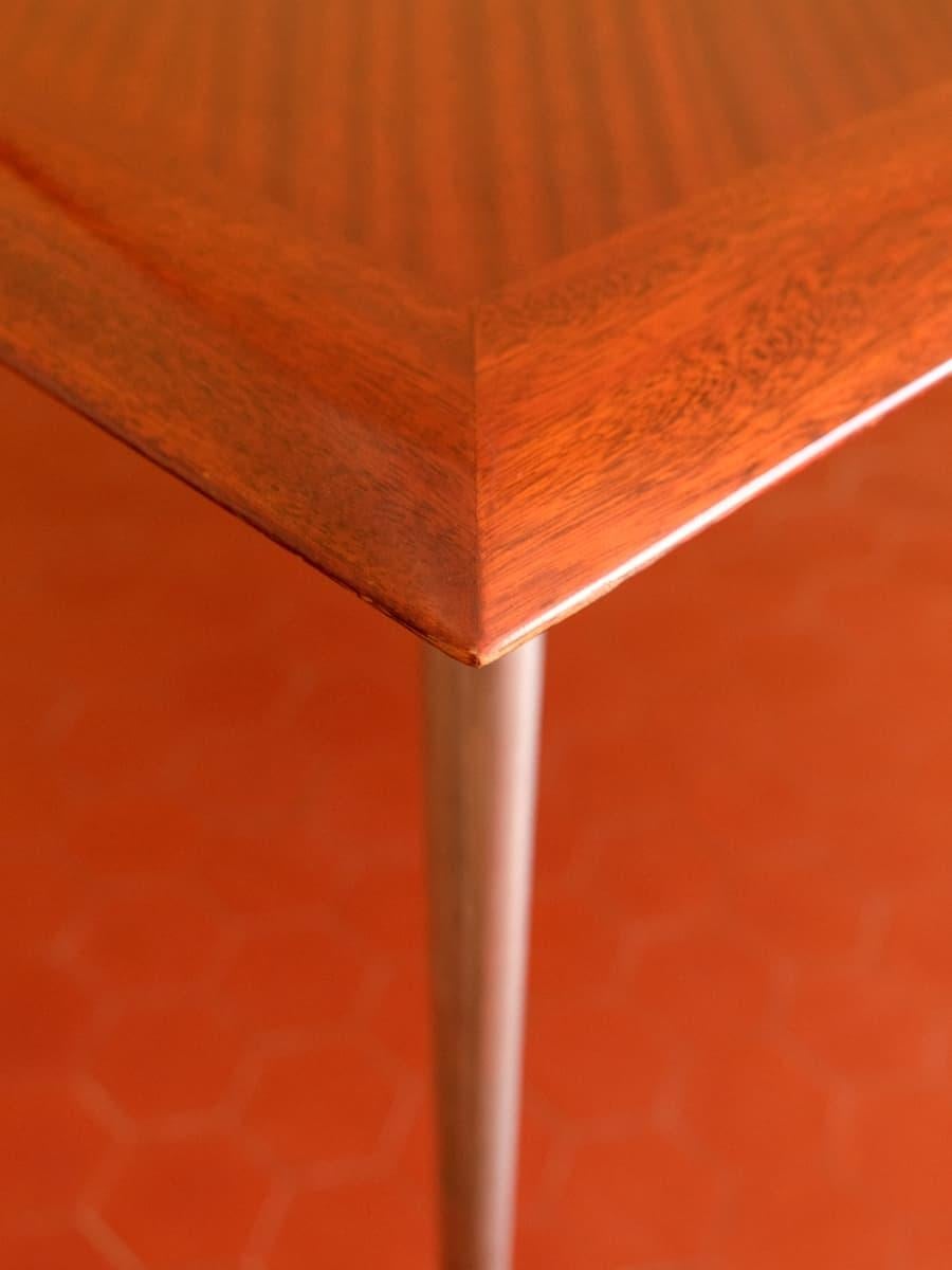 Quadratischer Mahagoni-Tisch „M“ Serie Lang, 80er Jahre, Philippe Starck für Driade Aleph (Moderne) im Angebot