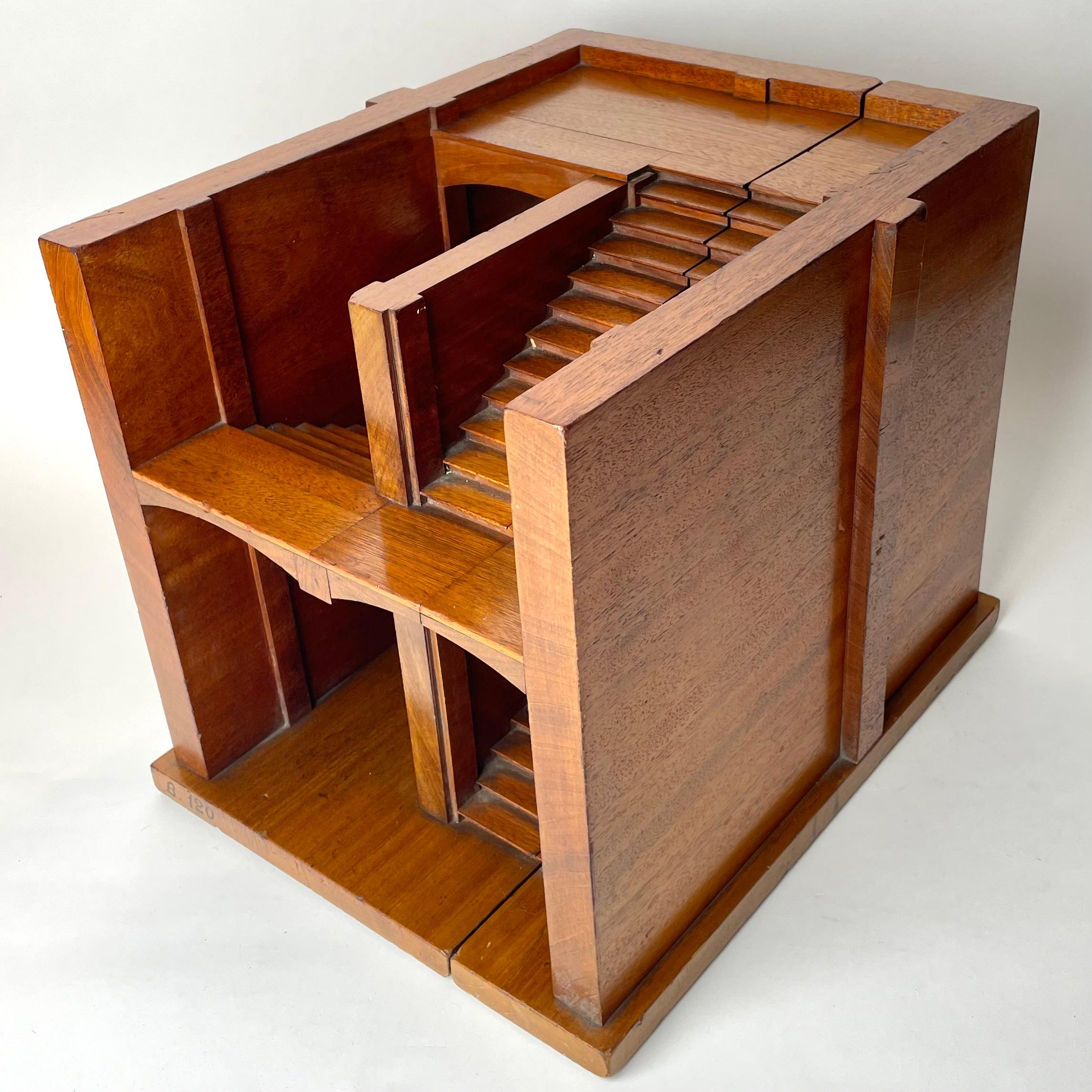 Mahogany Staircase Section Architectural Model, Late 19th/Early 20th C England. In Good Condition For Sale In Knivsta, SE